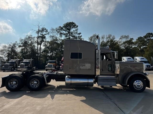 2020 PETERBILT 389 - image 4 of 6