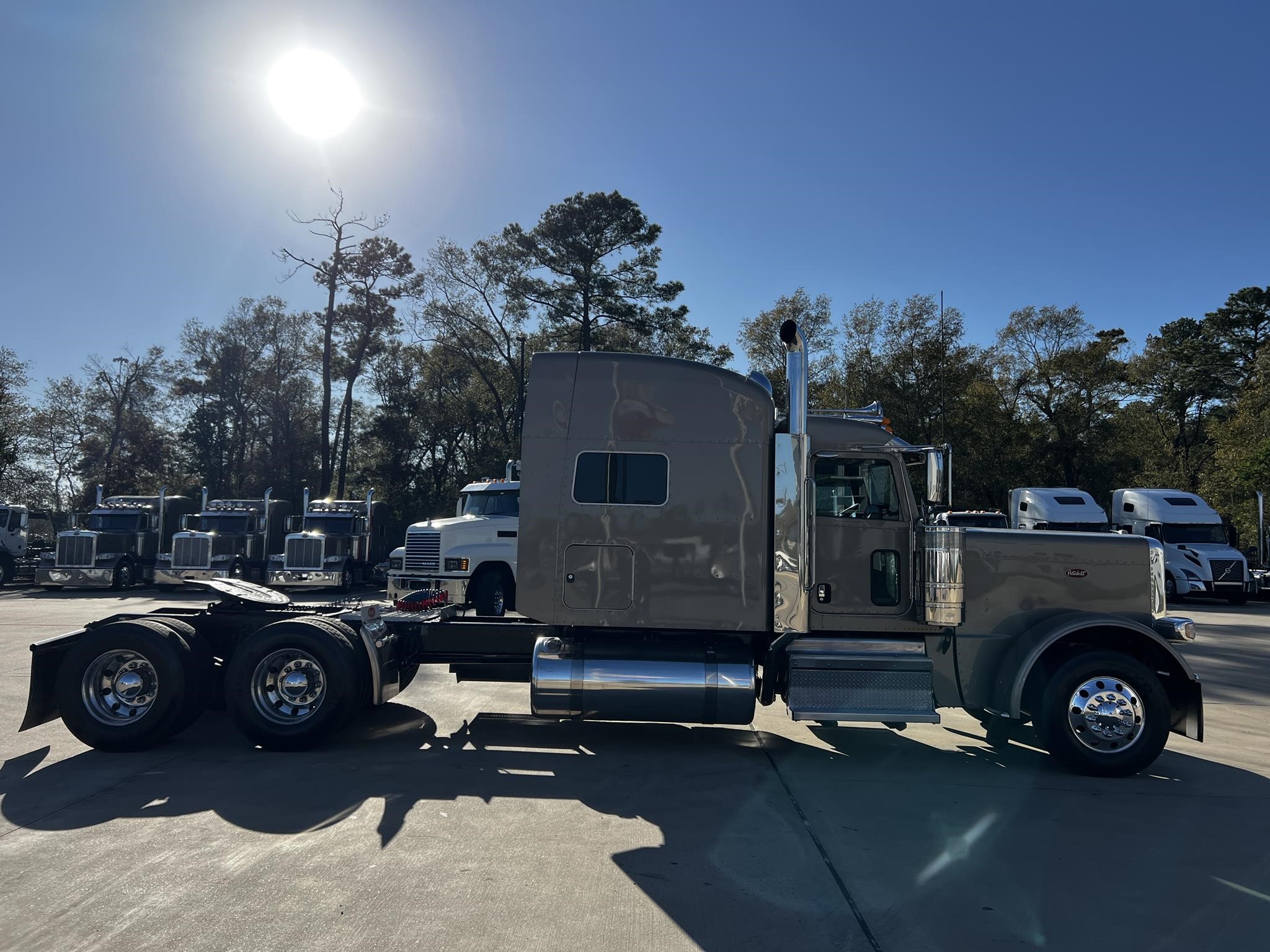 2020 PETERBILT 389 - image 4 of 6