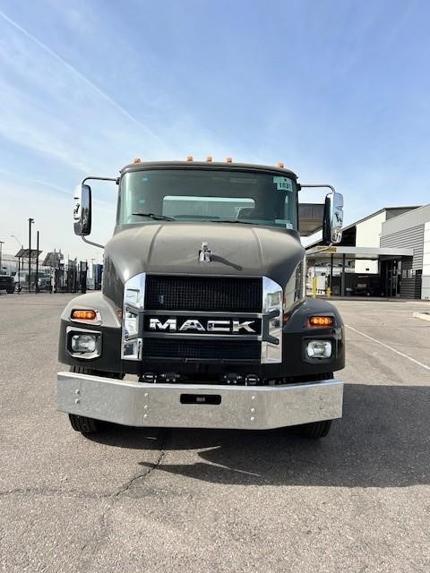 2025 MACK MD6 - image 1 of 6