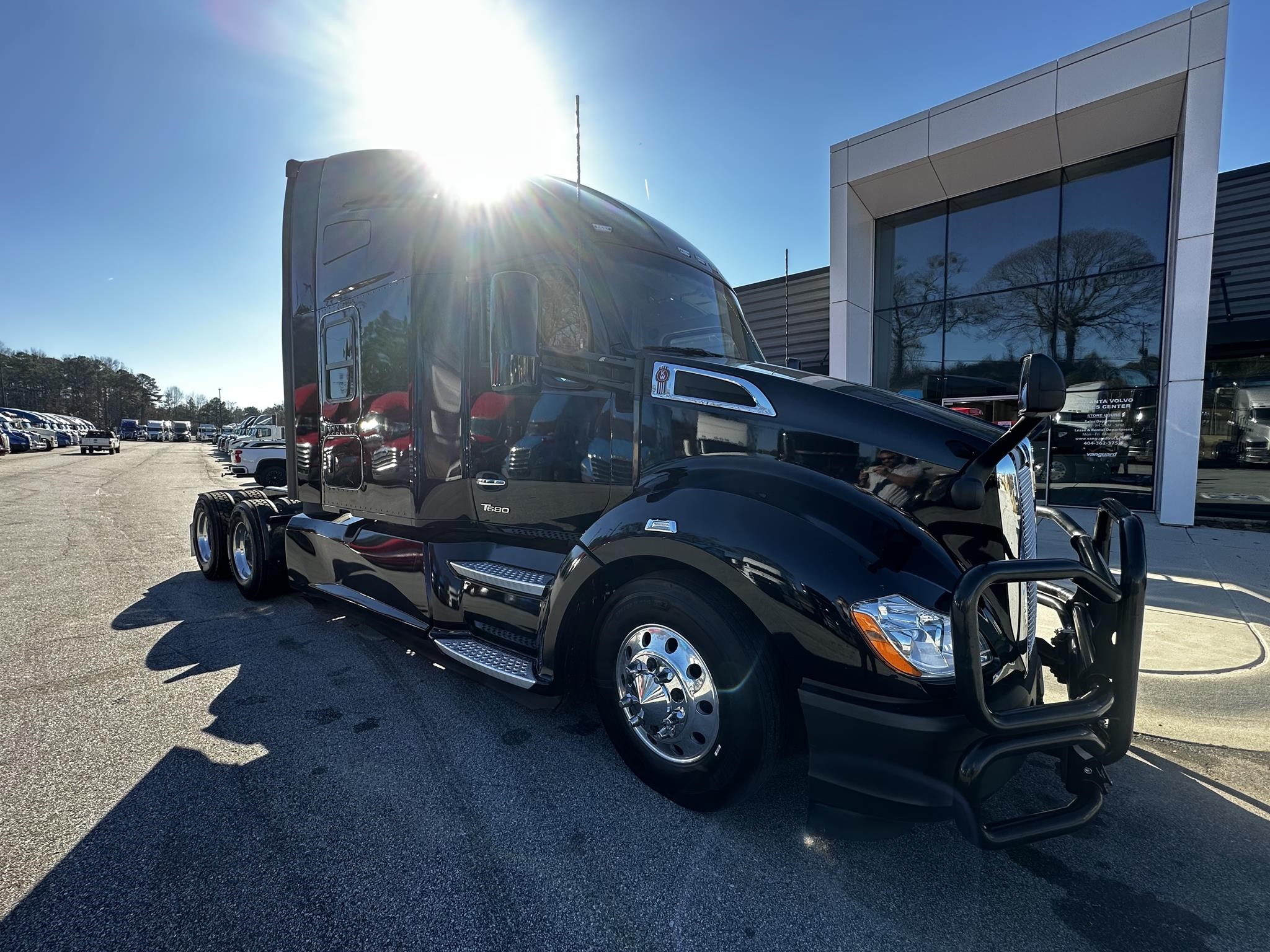 2022 KENWORTH T680 - image 1 of 6