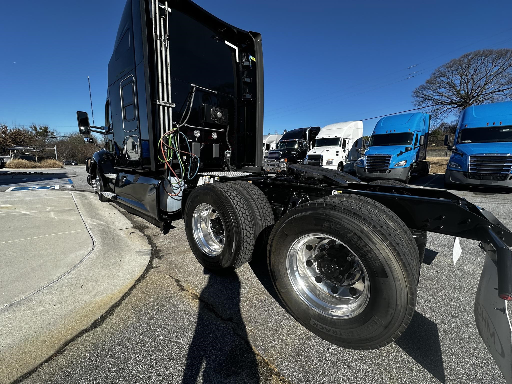 2022 KENWORTH T680 - image 4 of 6