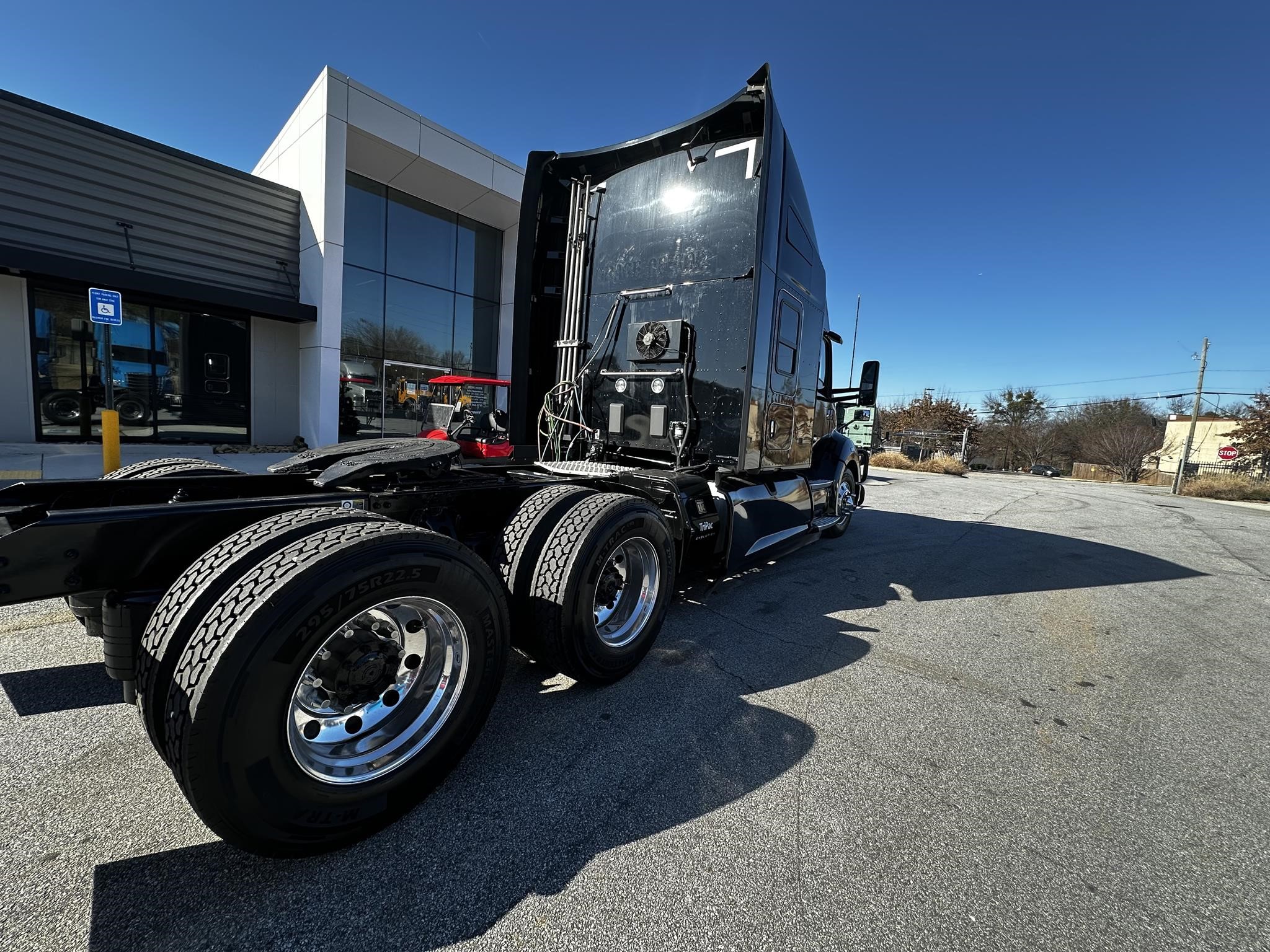 2022 KENWORTH T680 - image 3 of 6