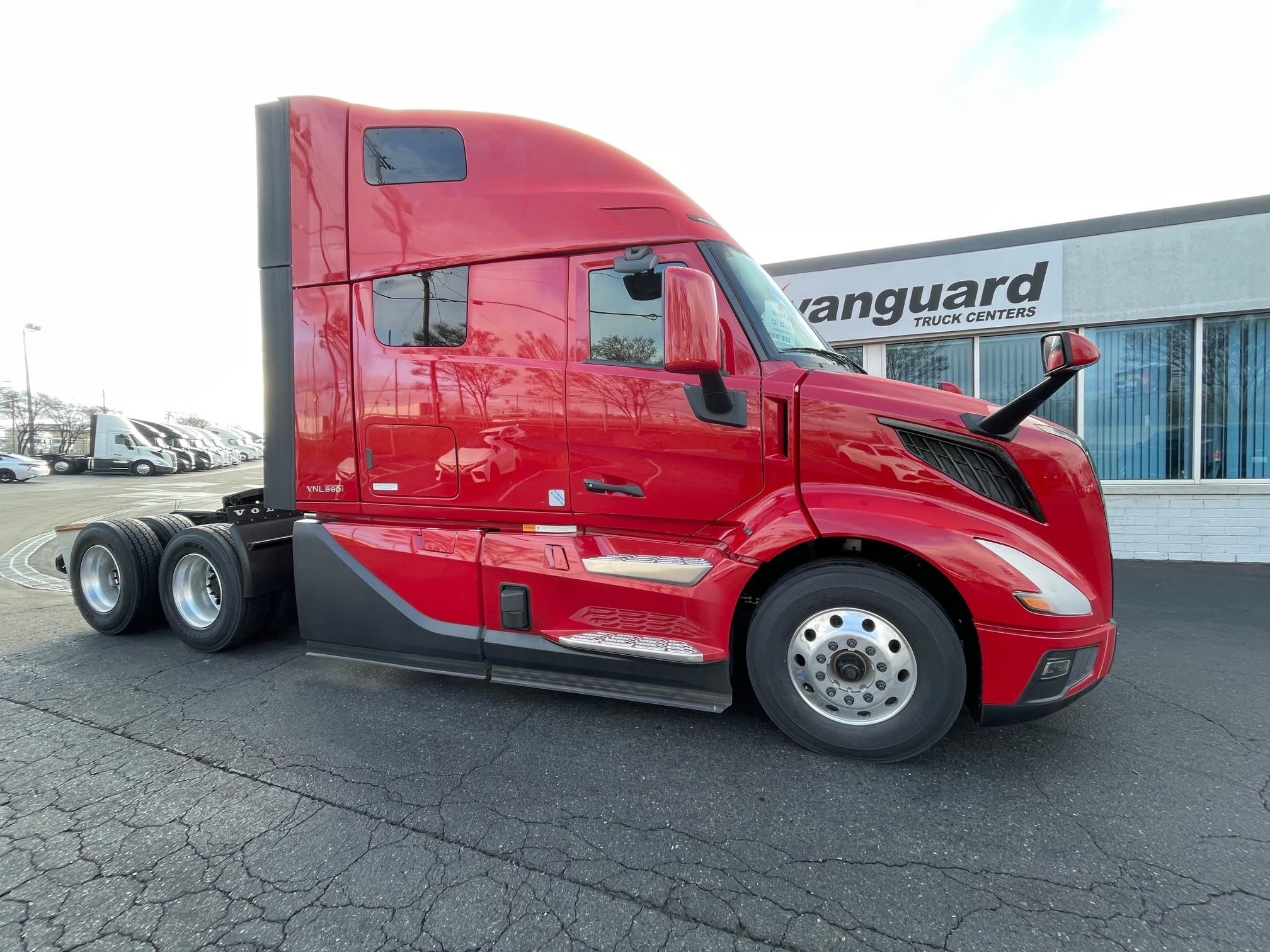 2025 VOLVO VNL64T660 - image 1 of 6