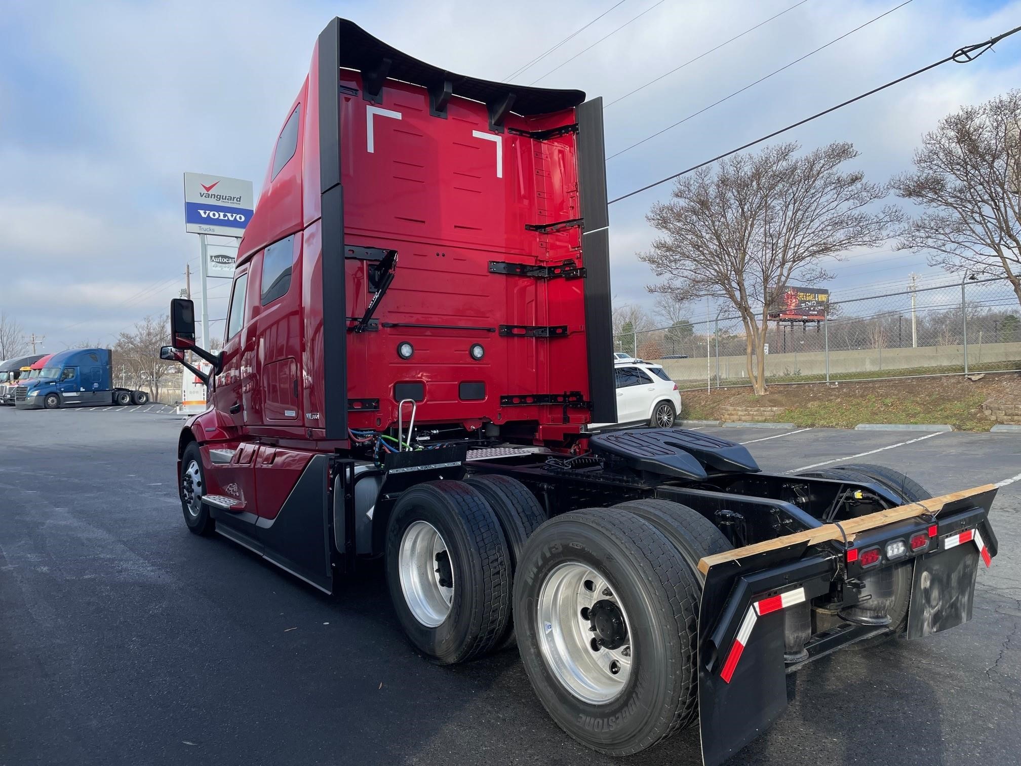 2025 VOLVO VNL64T660 - image 5 of 6