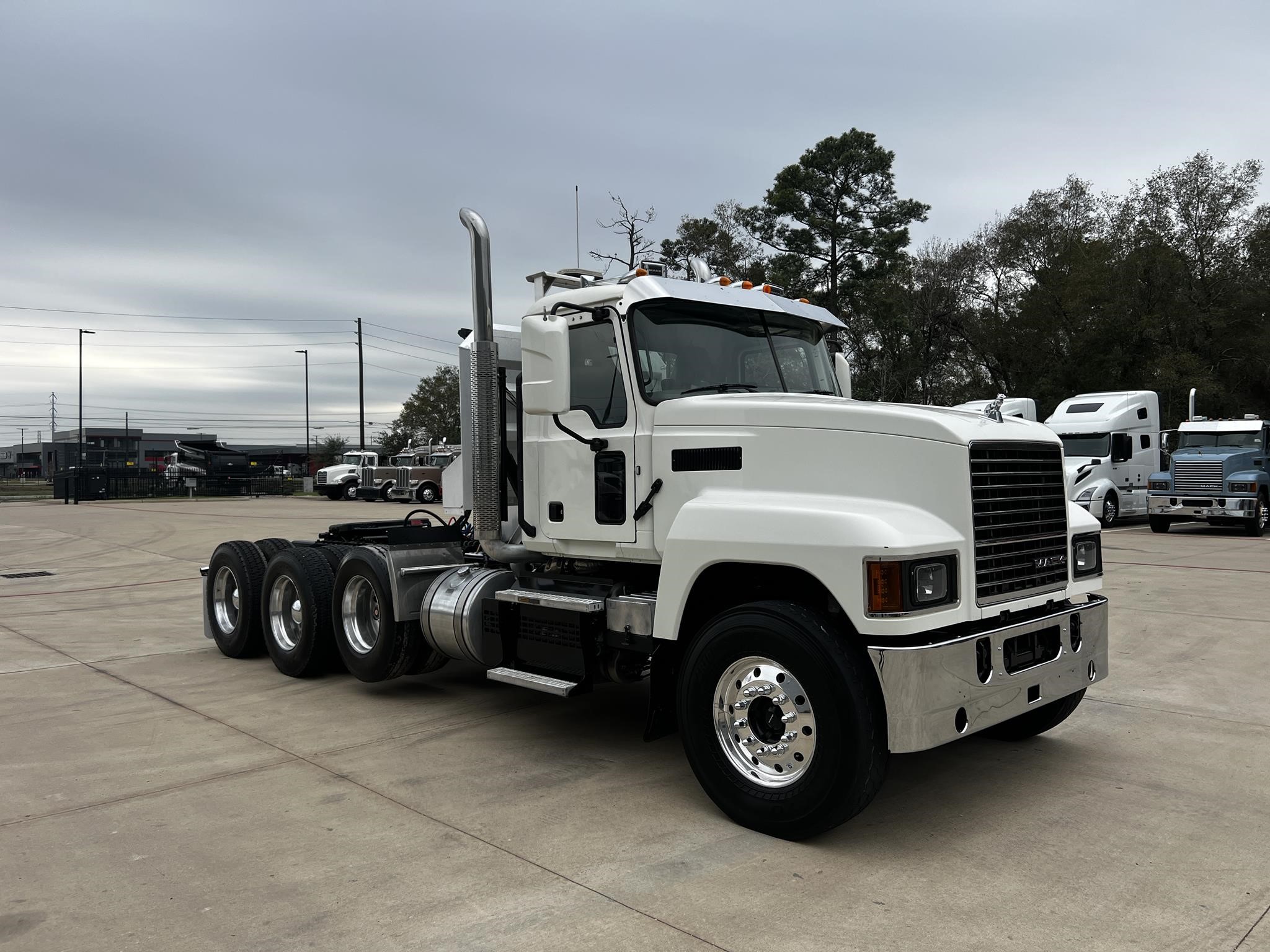 2020 MACK PINNACLE 64T - image 3 of 6