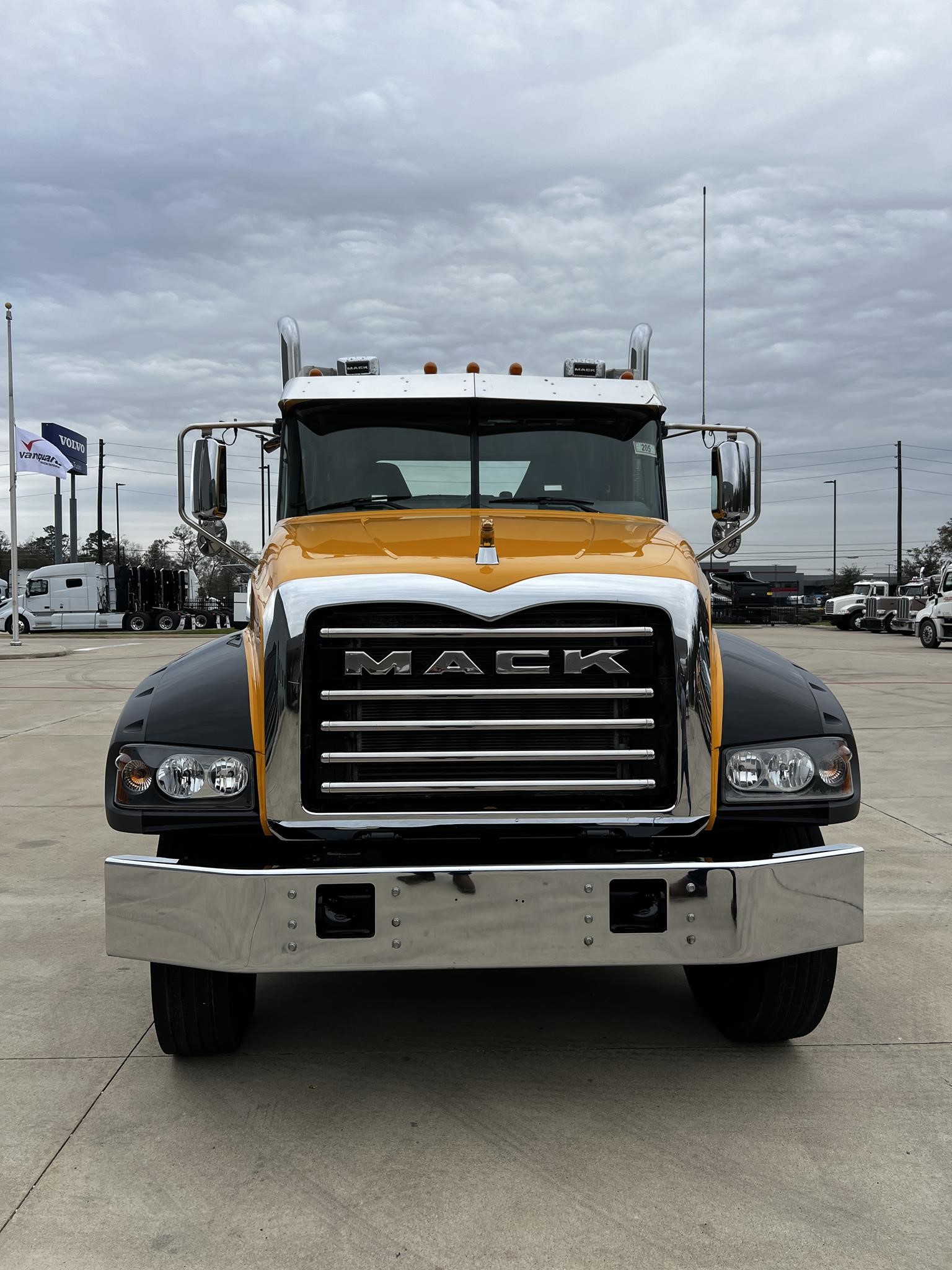 2023 MACK GRANITE 64FT - image 2 of 6