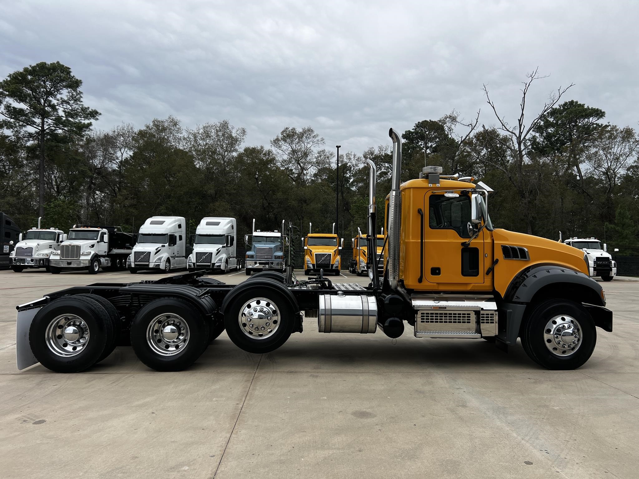 2023 MACK GRANITE 64FT - image 4 of 6