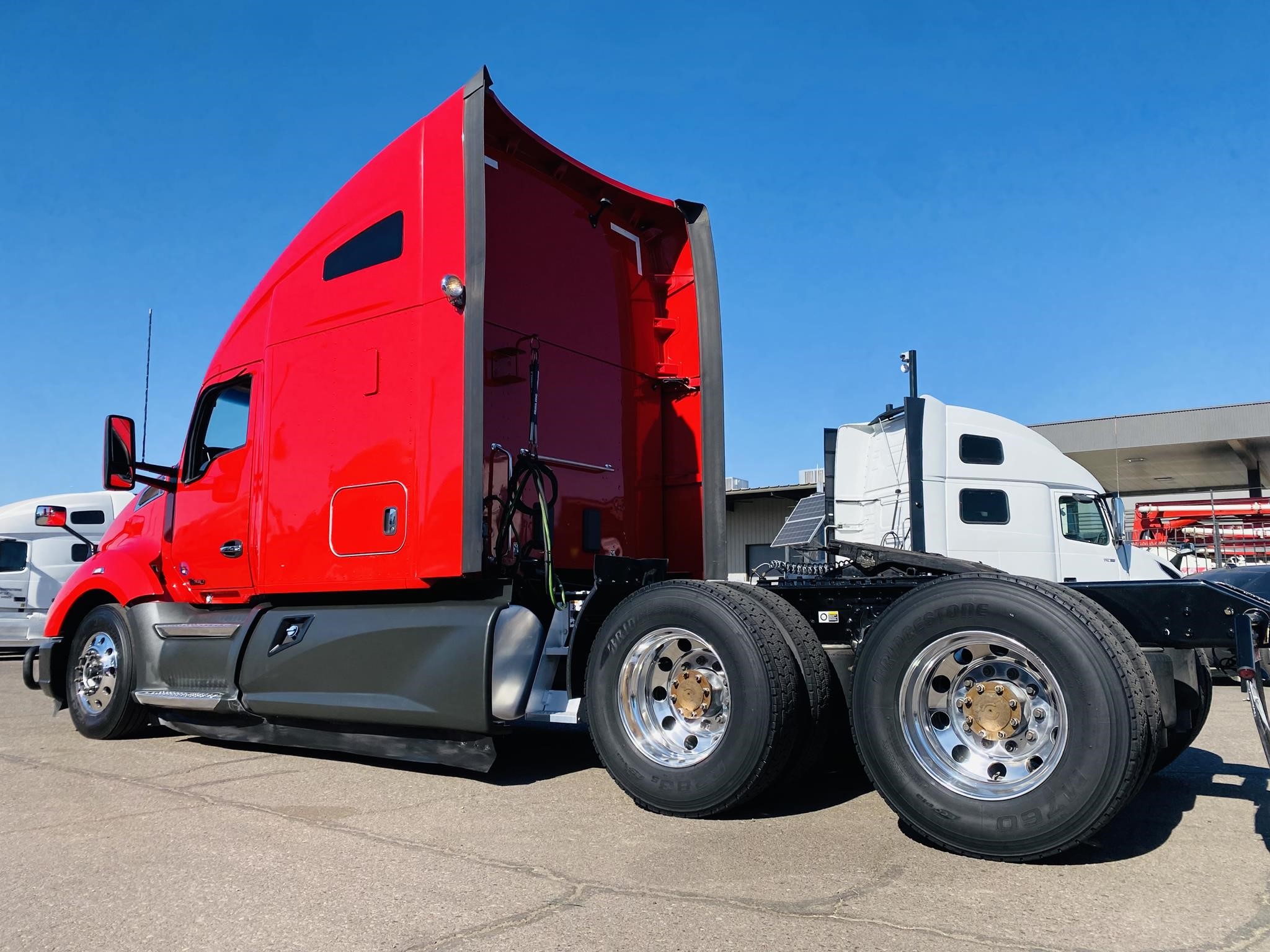 2021 KENWORTH T680 - image 2 of 6