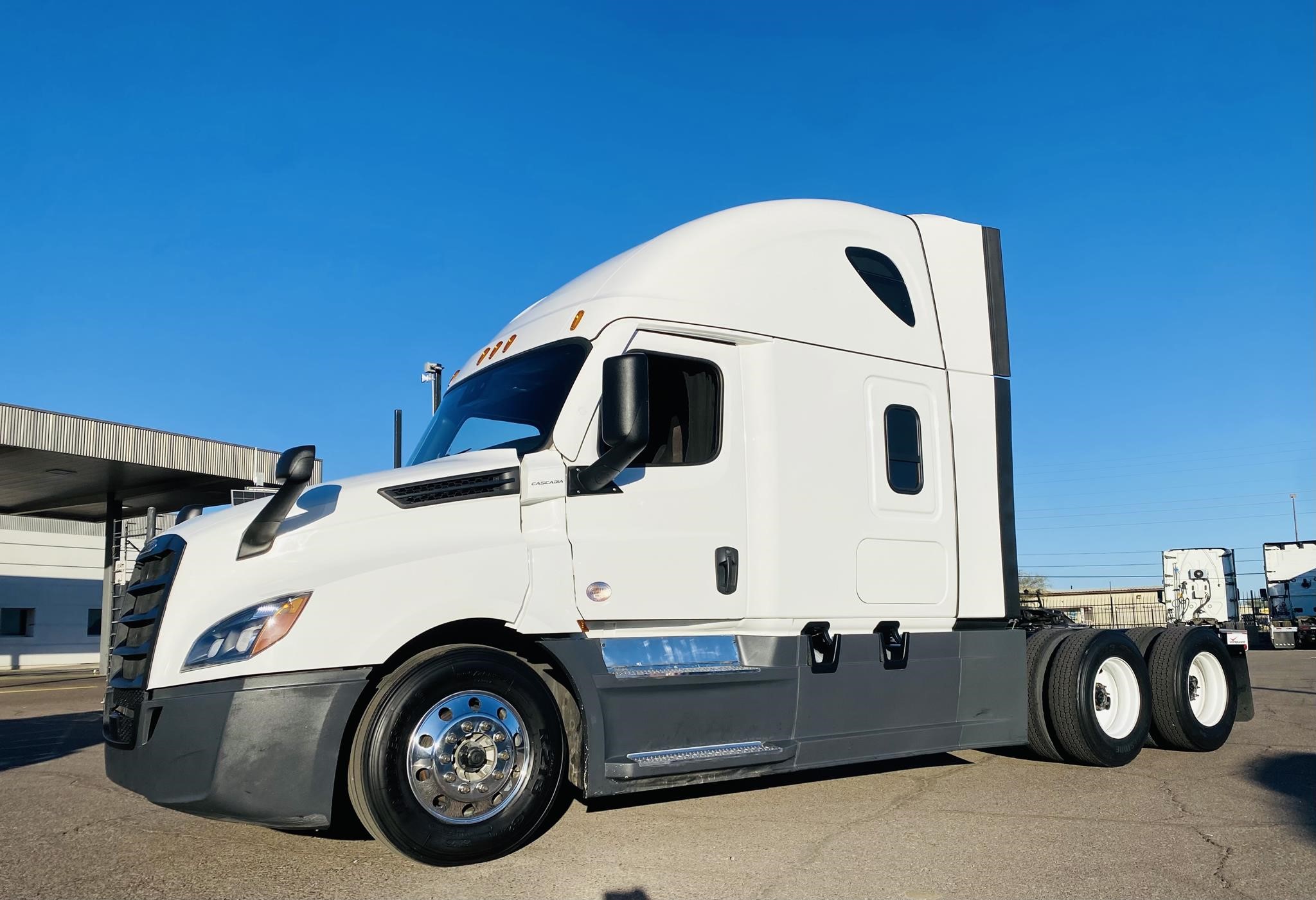 2022 FREIGHTLINER CASCADIA 126 - image 1 of 6