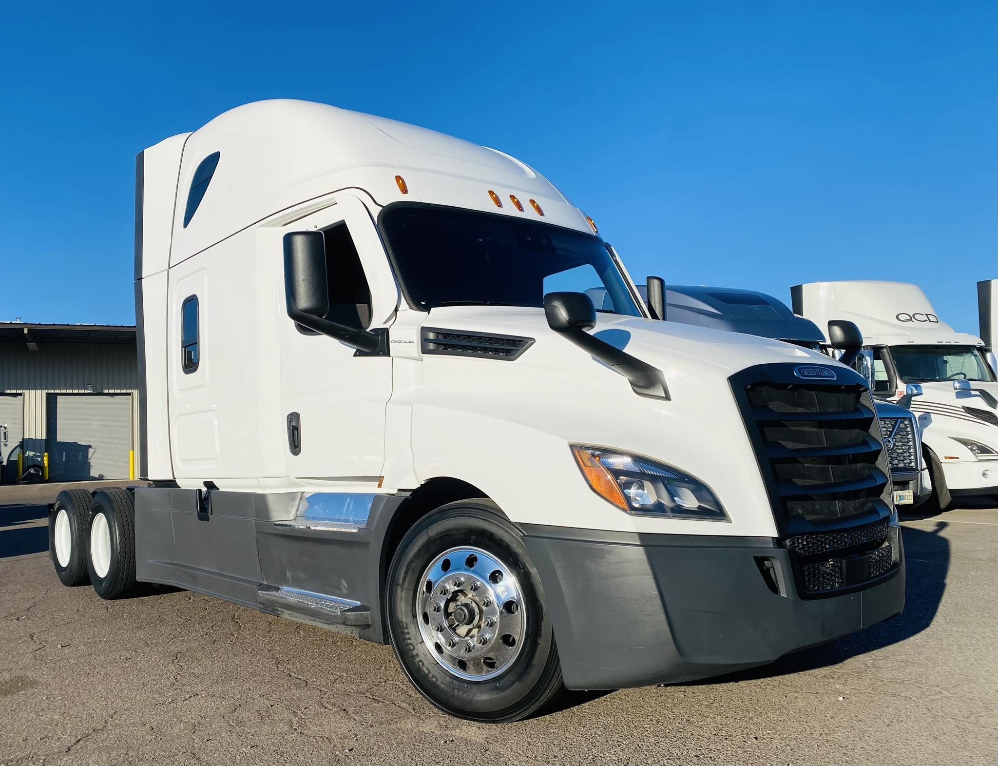 2022 FREIGHTLINER CASCADIA 126 - image 3 of 6