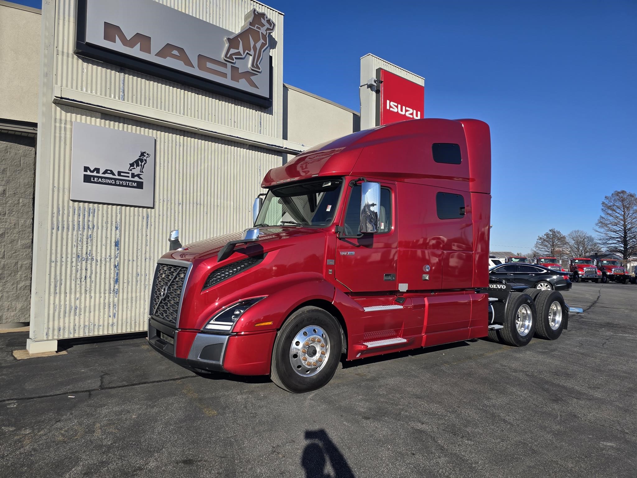 2022 VOLVO VNL64T760 - image 1 of 6