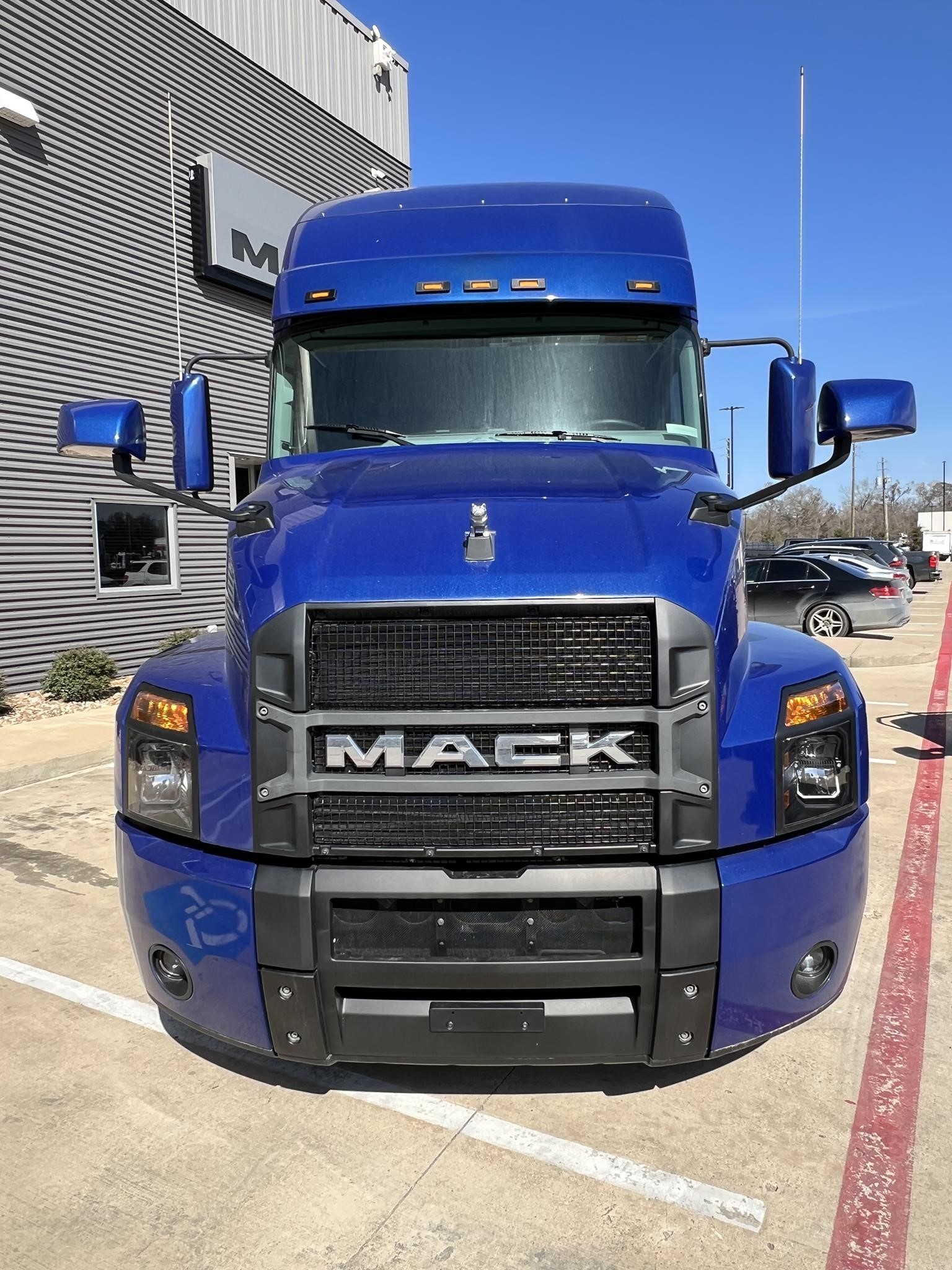 2024 MACK ANTHEM 64T - image 2 of 6