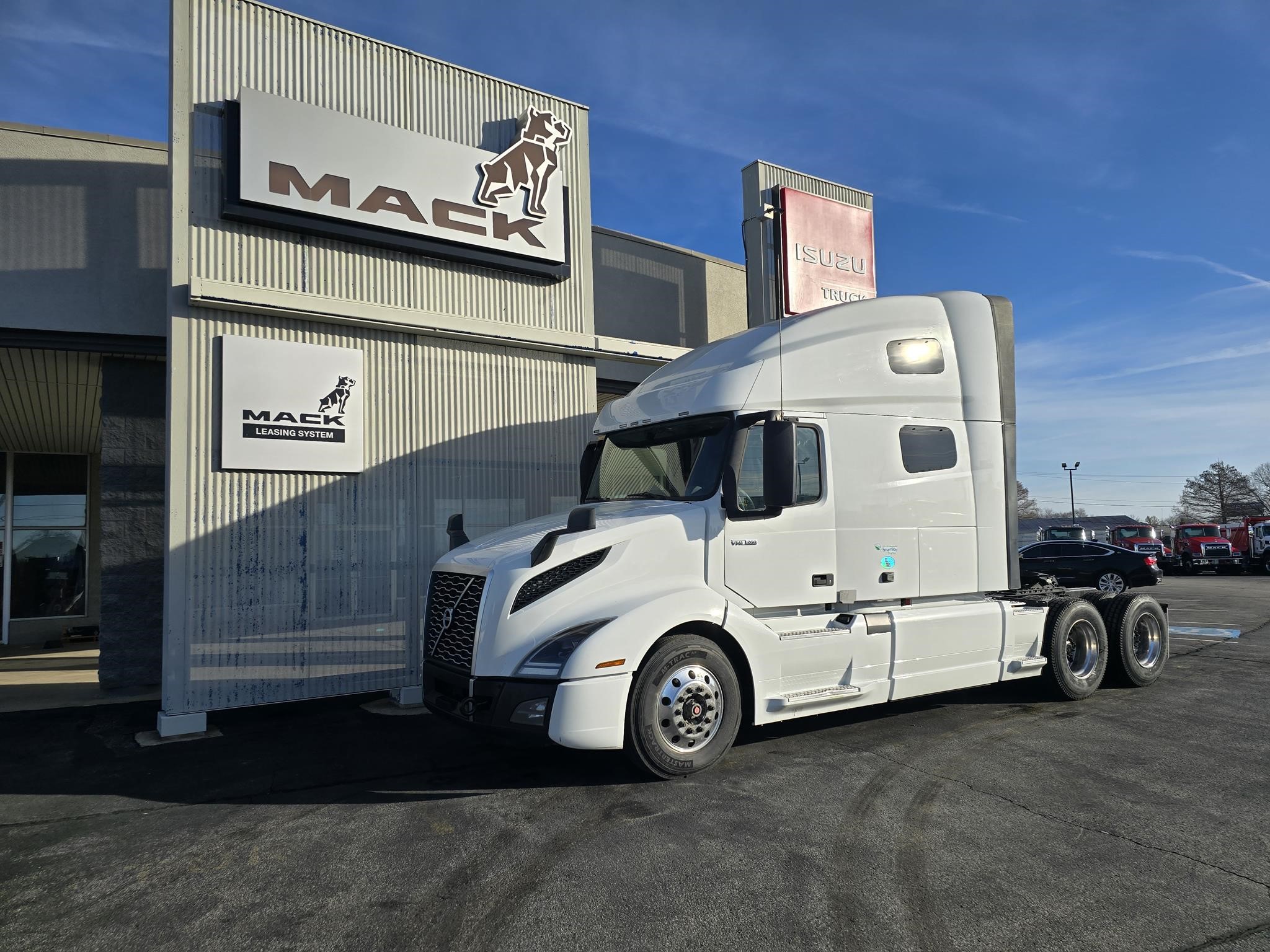 2020 VOLVO VNL64T760 - image 1 of 6