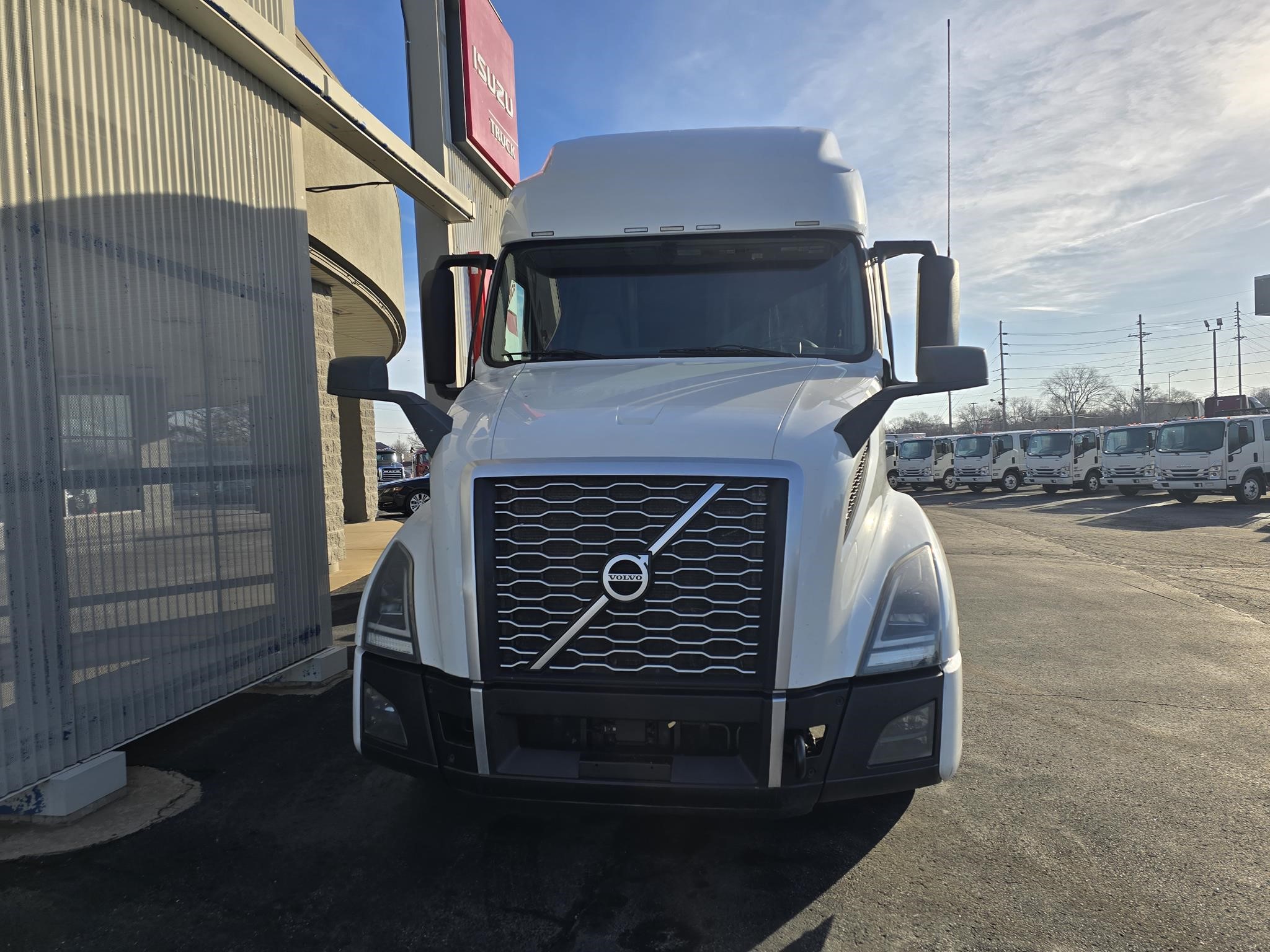 2020 VOLVO VNL64T760 - image 3 of 6