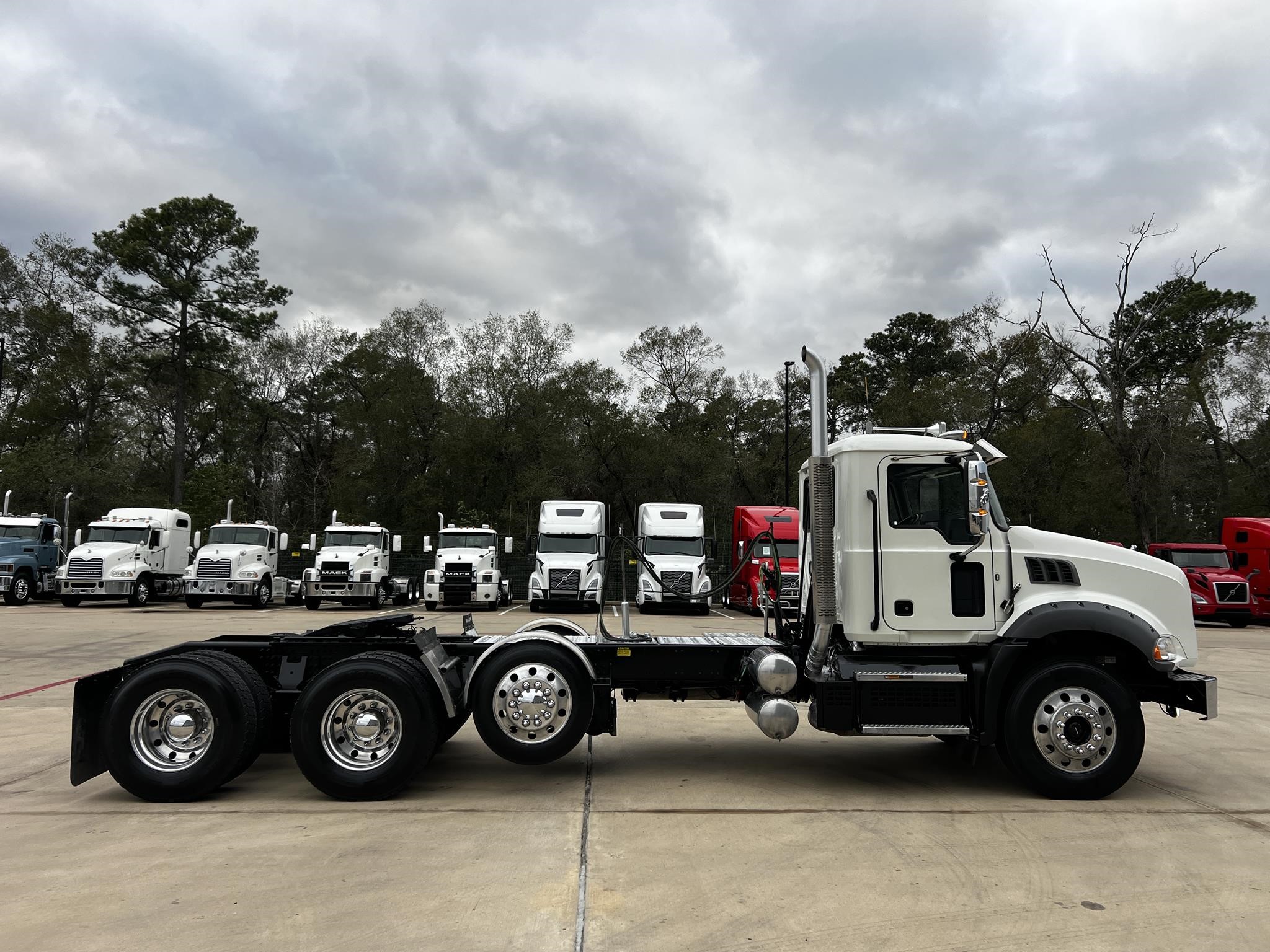 2020 MACK GRANITE 64BT - image 4 of 6