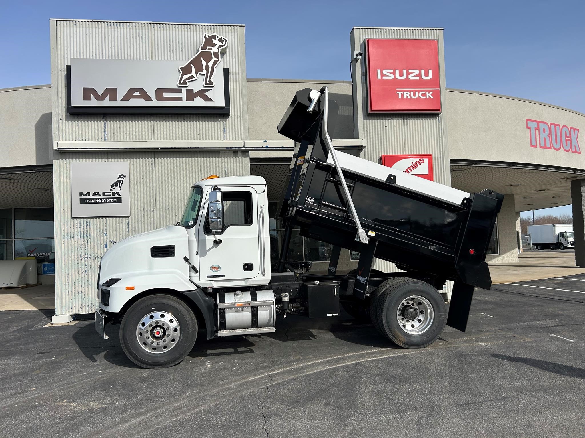 2025 MACK MD6 - image 1 of 6