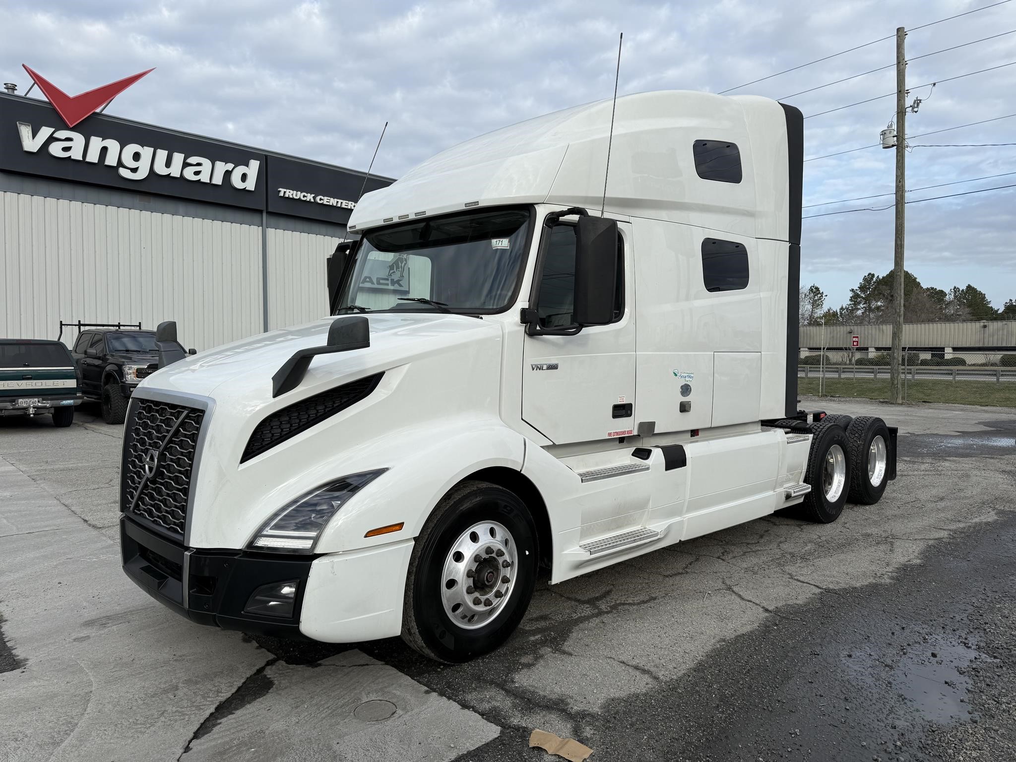 2020 VOLVO VNL64T760 - image 1 of 6