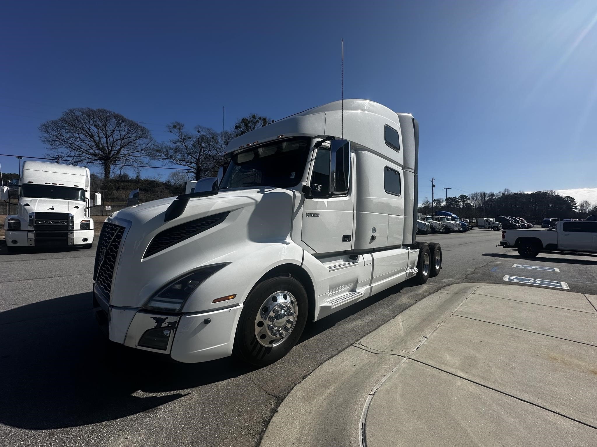 2021 VOLVO VNL64T860 - image 6 of 6