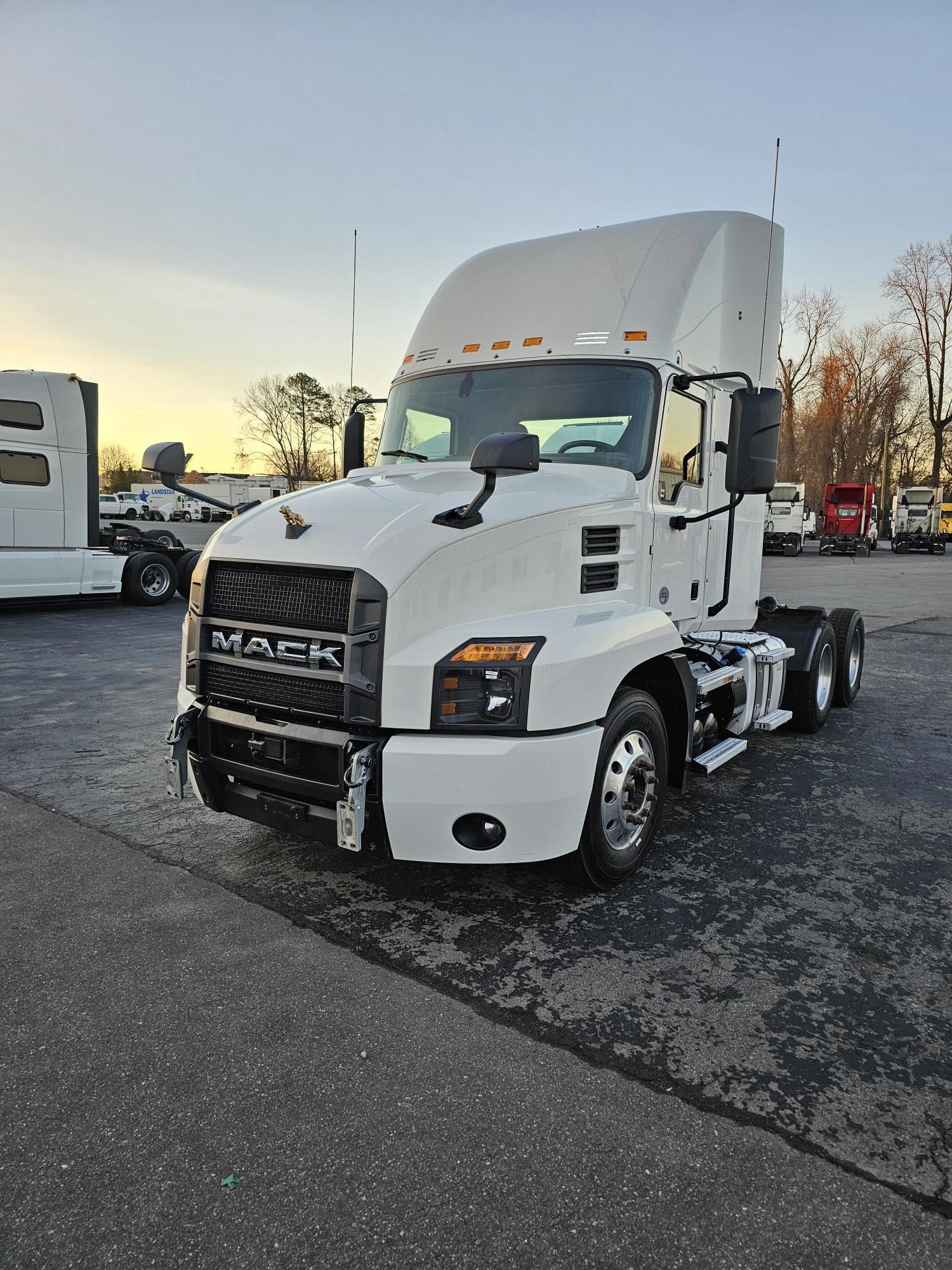 2020 MACK ANTHEM 64T - image 2 of 6