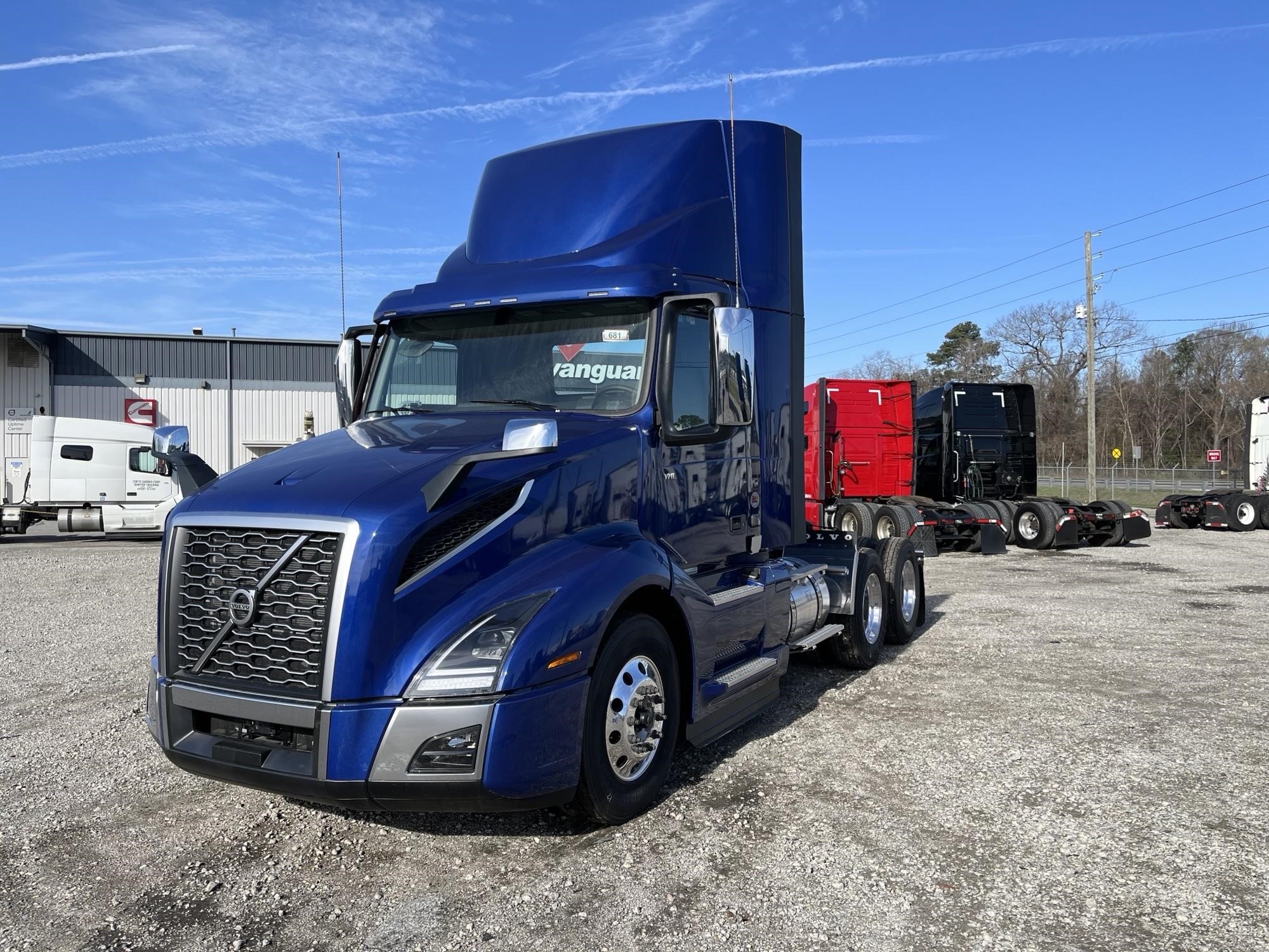 2025 VOLVO VNL64T300 - image 1 of 5