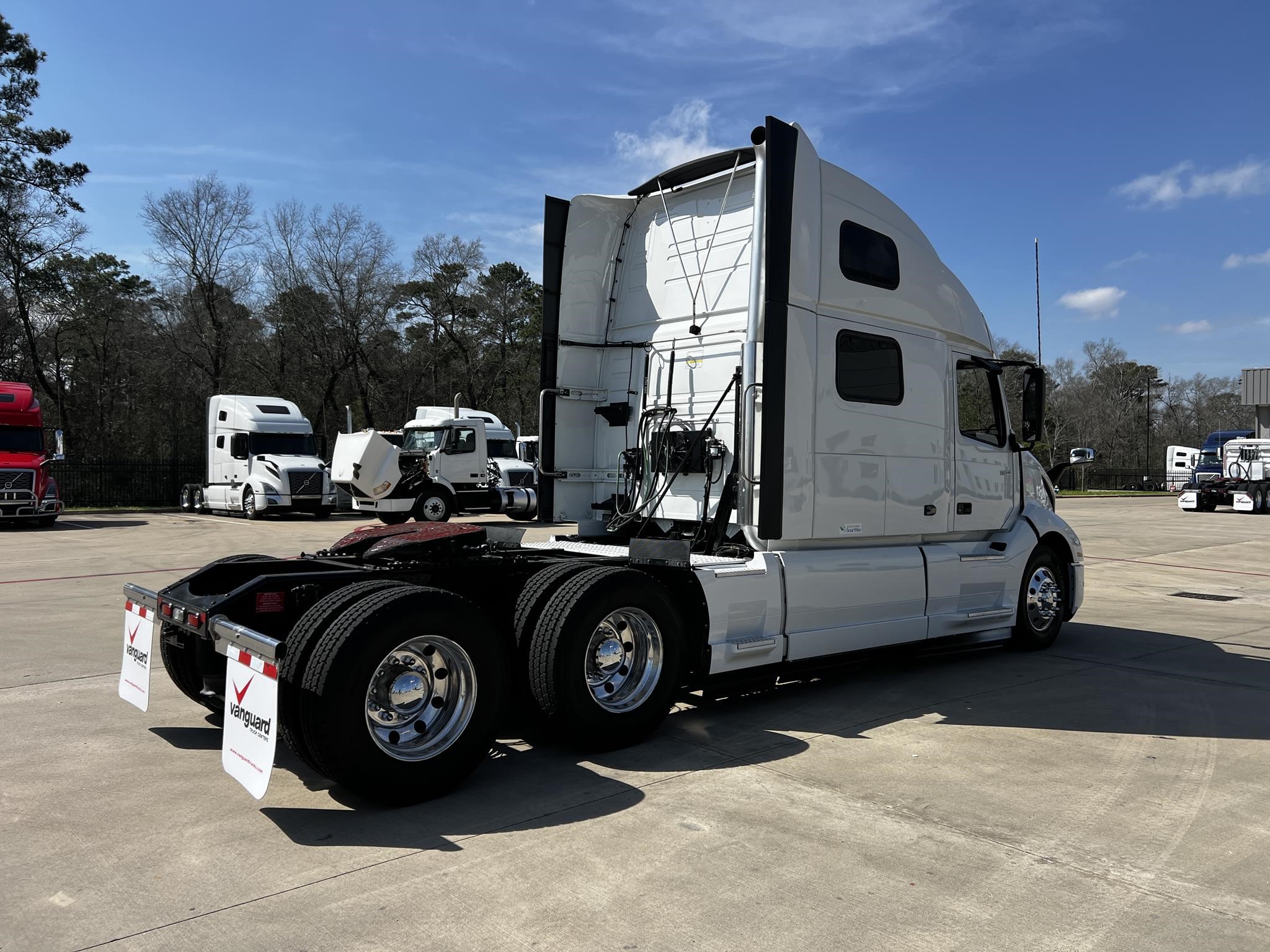 2023 VOLVO VNL64T860 - image 5 of 6