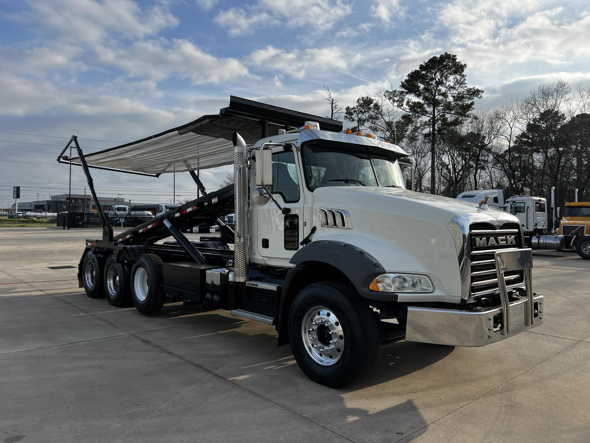 2019 MACK GRANITE 64BR - image 3 of 6