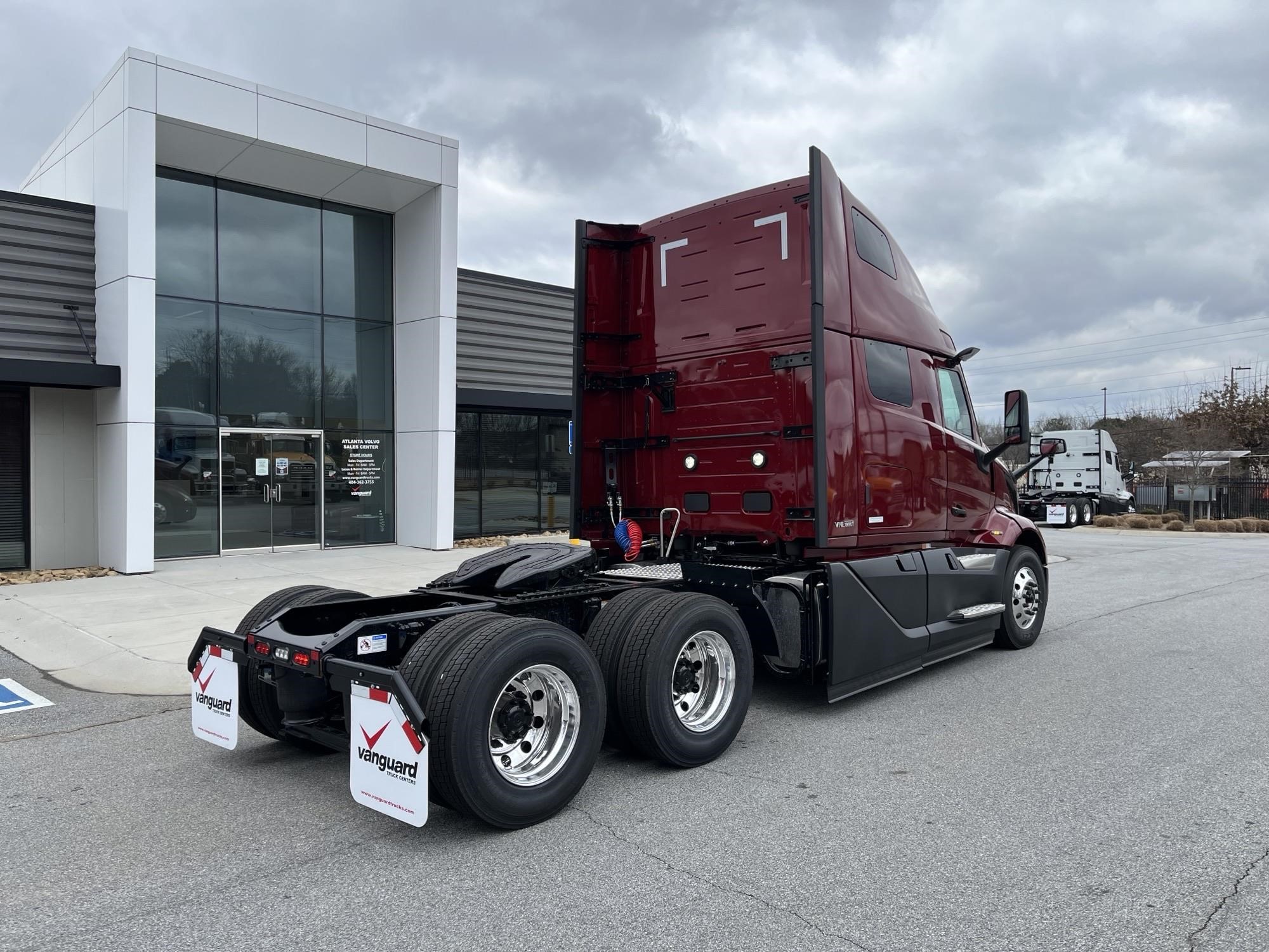 2025 VOLVO VNL64T660 - image 3 of 5