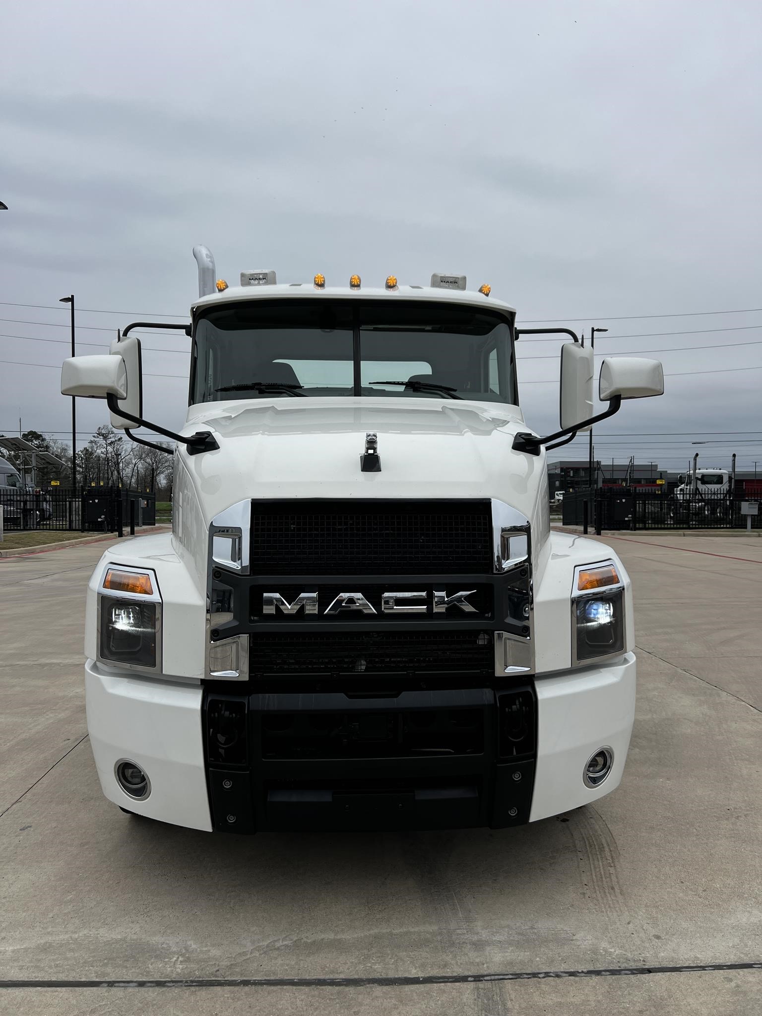 2019 MACK ANTHEM 64T - image 2 of 6