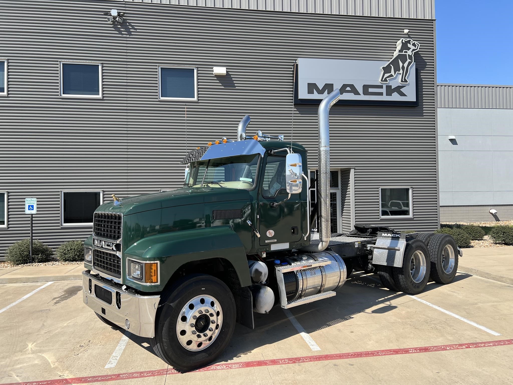 2026 MACK PINNACLE 64T - image 1 of 6