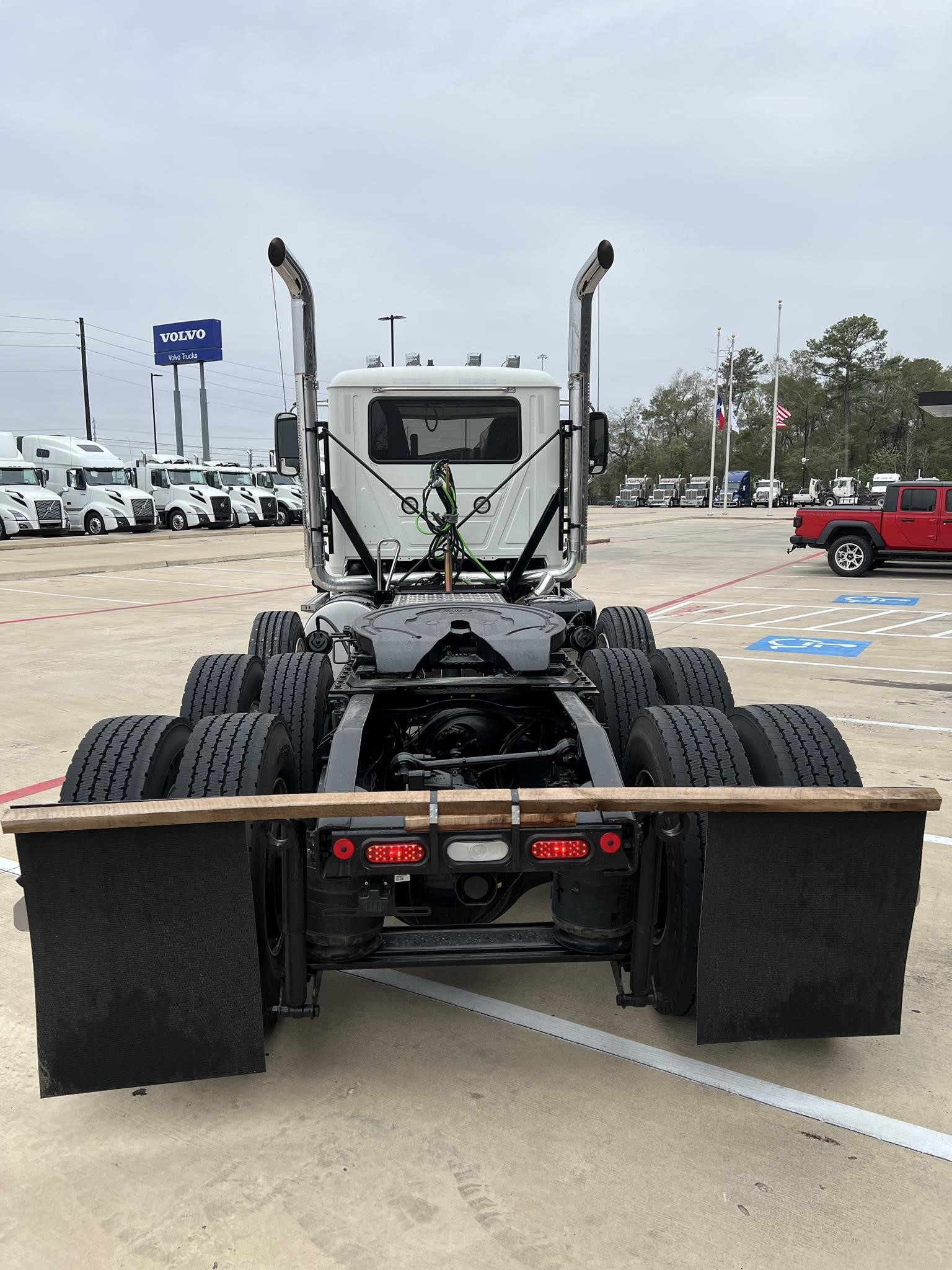 2025 MACK PINNACLE 84T - image 4 of 6