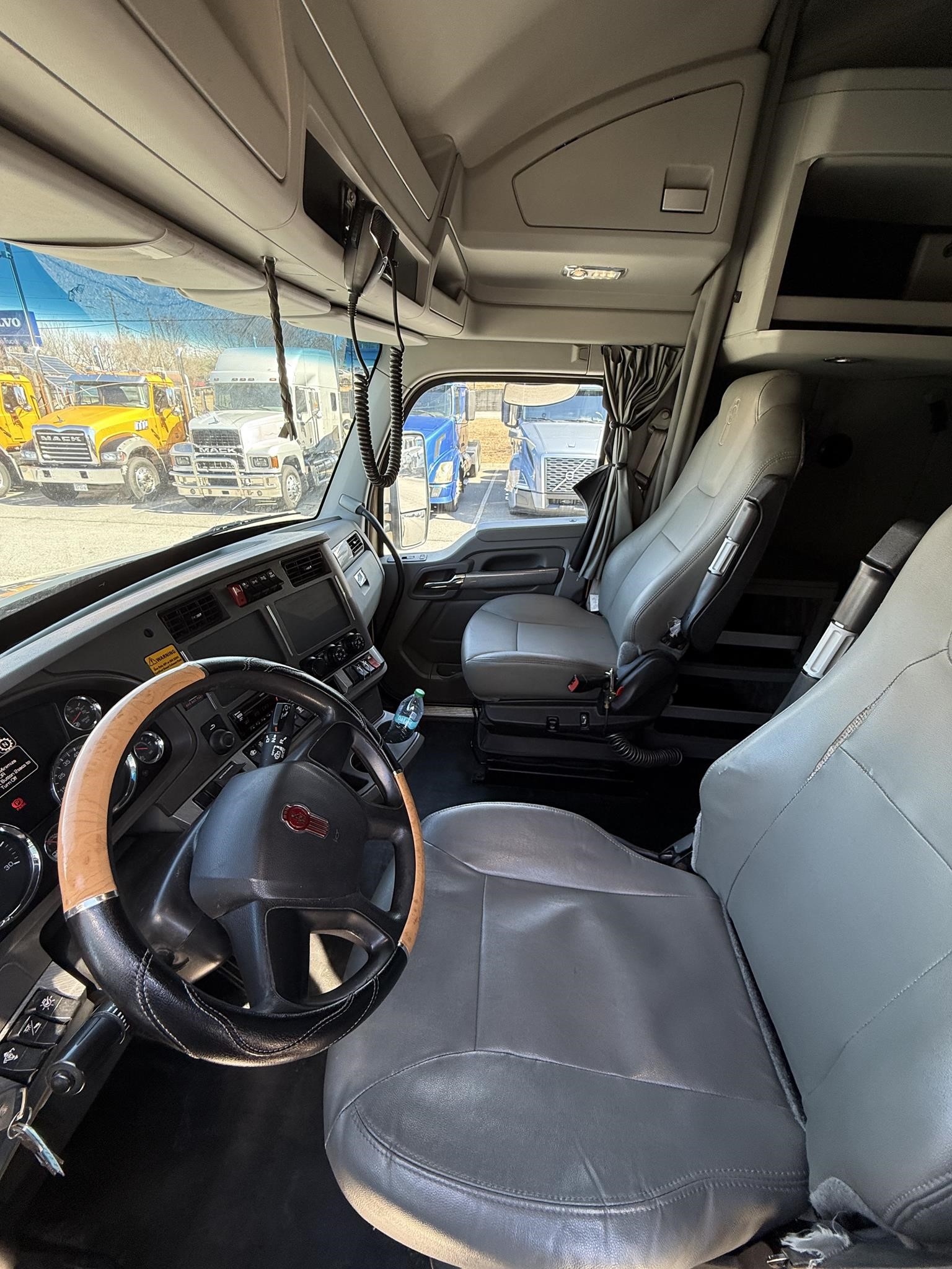 2019 KENWORTH T680 - image 5 of 6