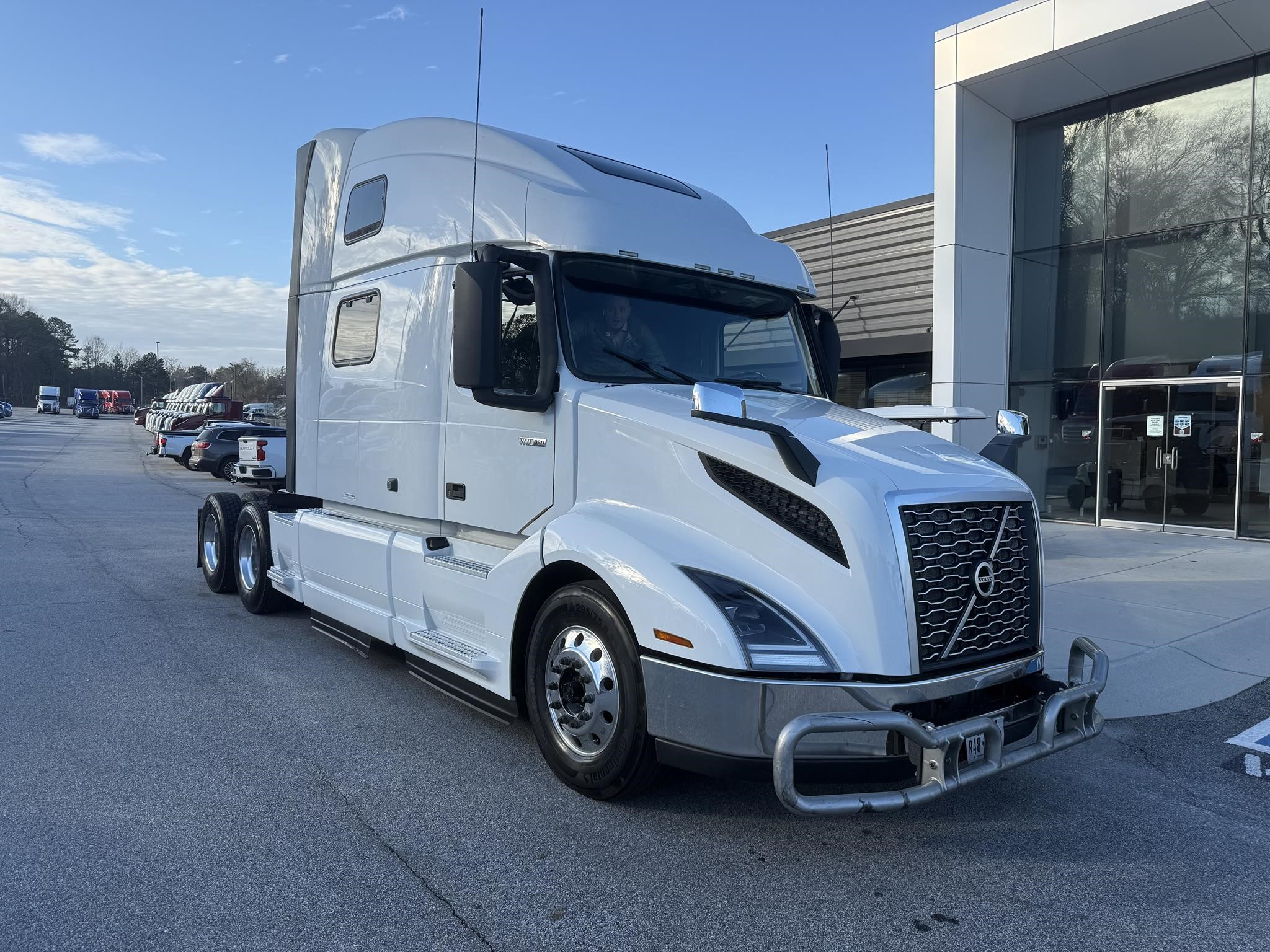 2020 VOLVO VNL64T860 - image 1 of 6