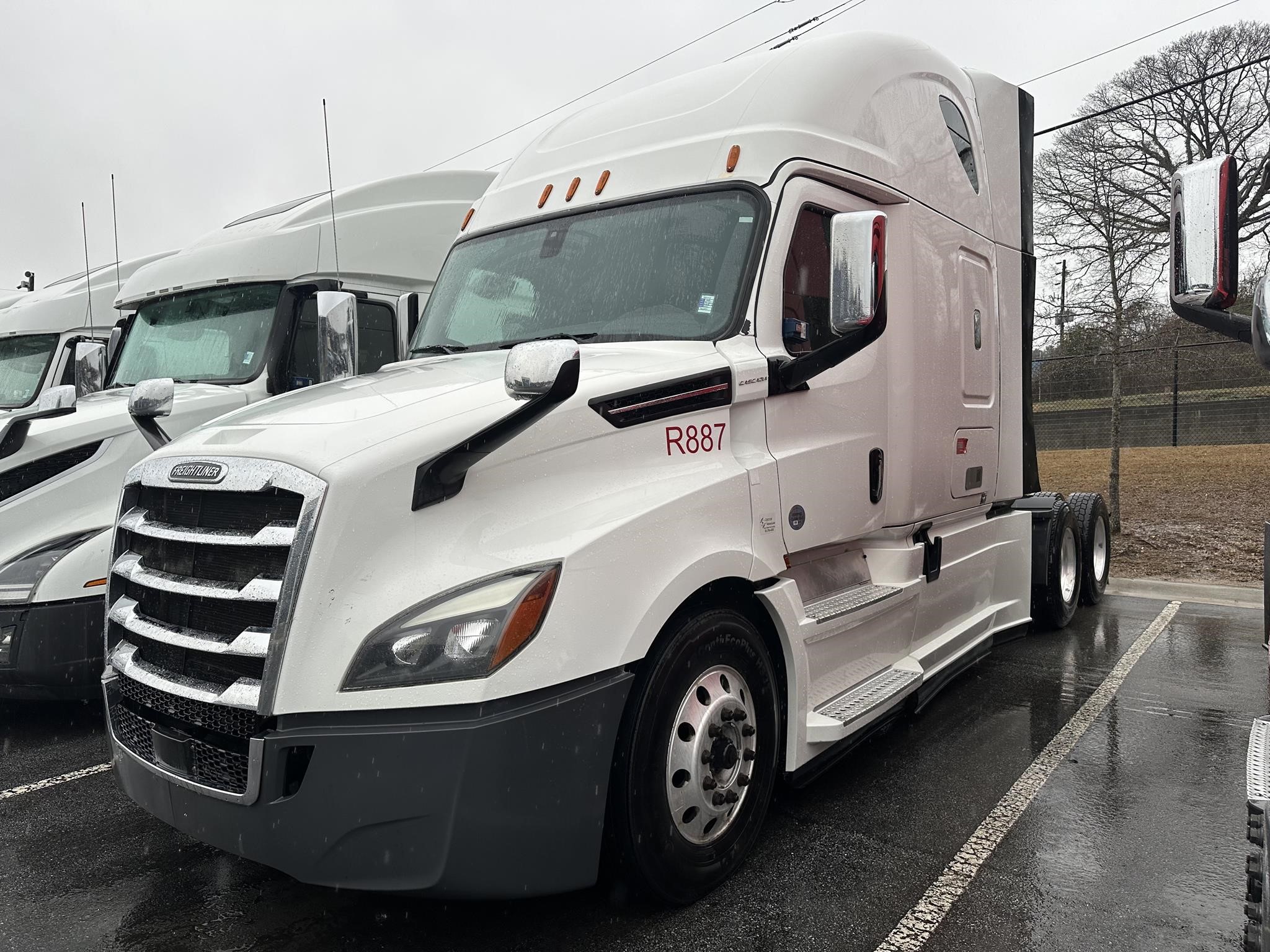 2020 FREIGHTLINER CASCADIA 126 - image 1 of 1