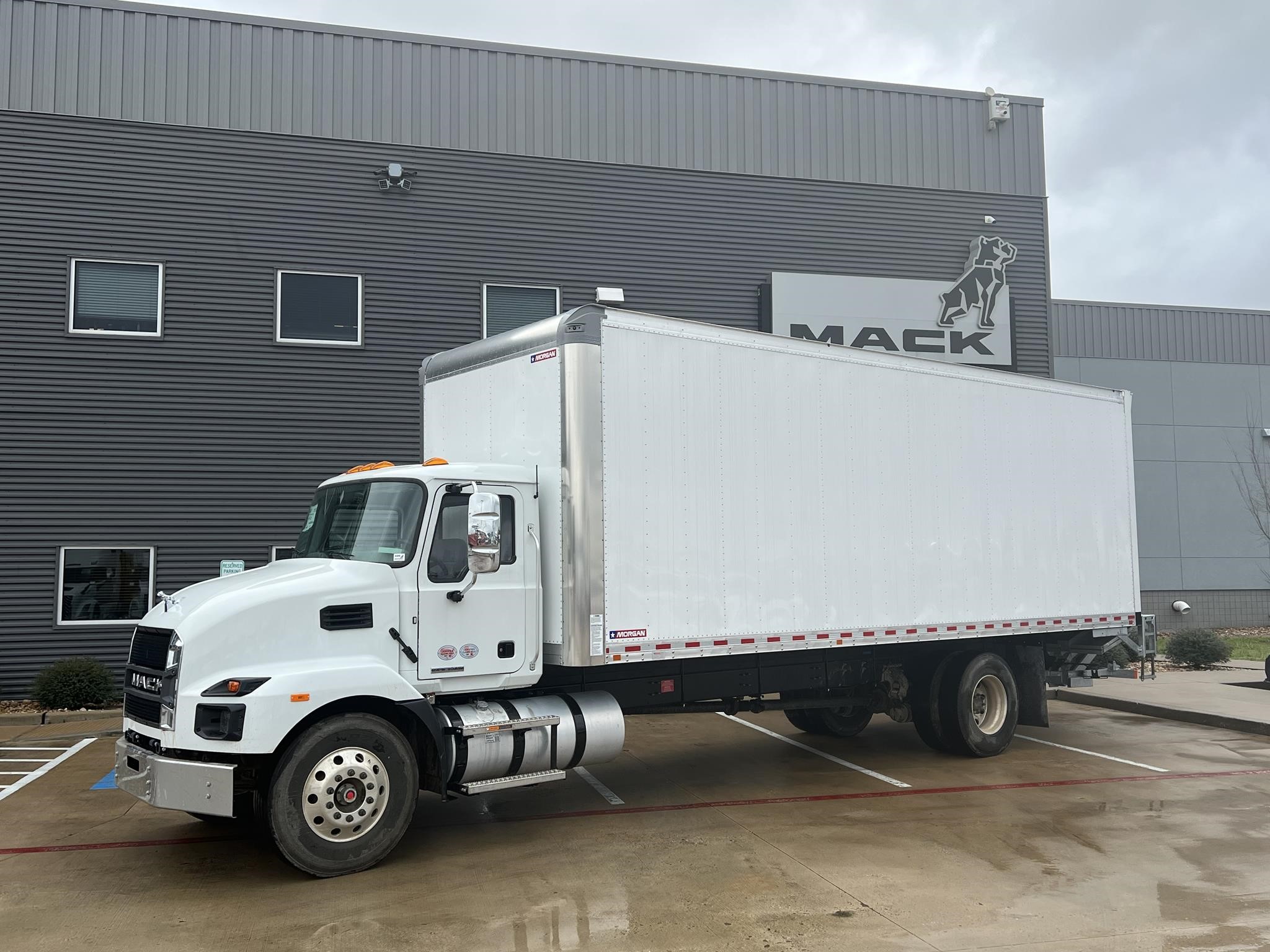 2025 MACK MD6 - image 1 of 6