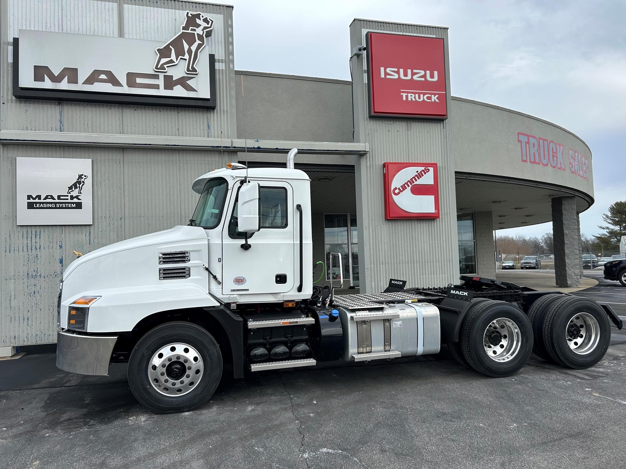 2025 MACK ANTHEM 64T - image 1 of 6