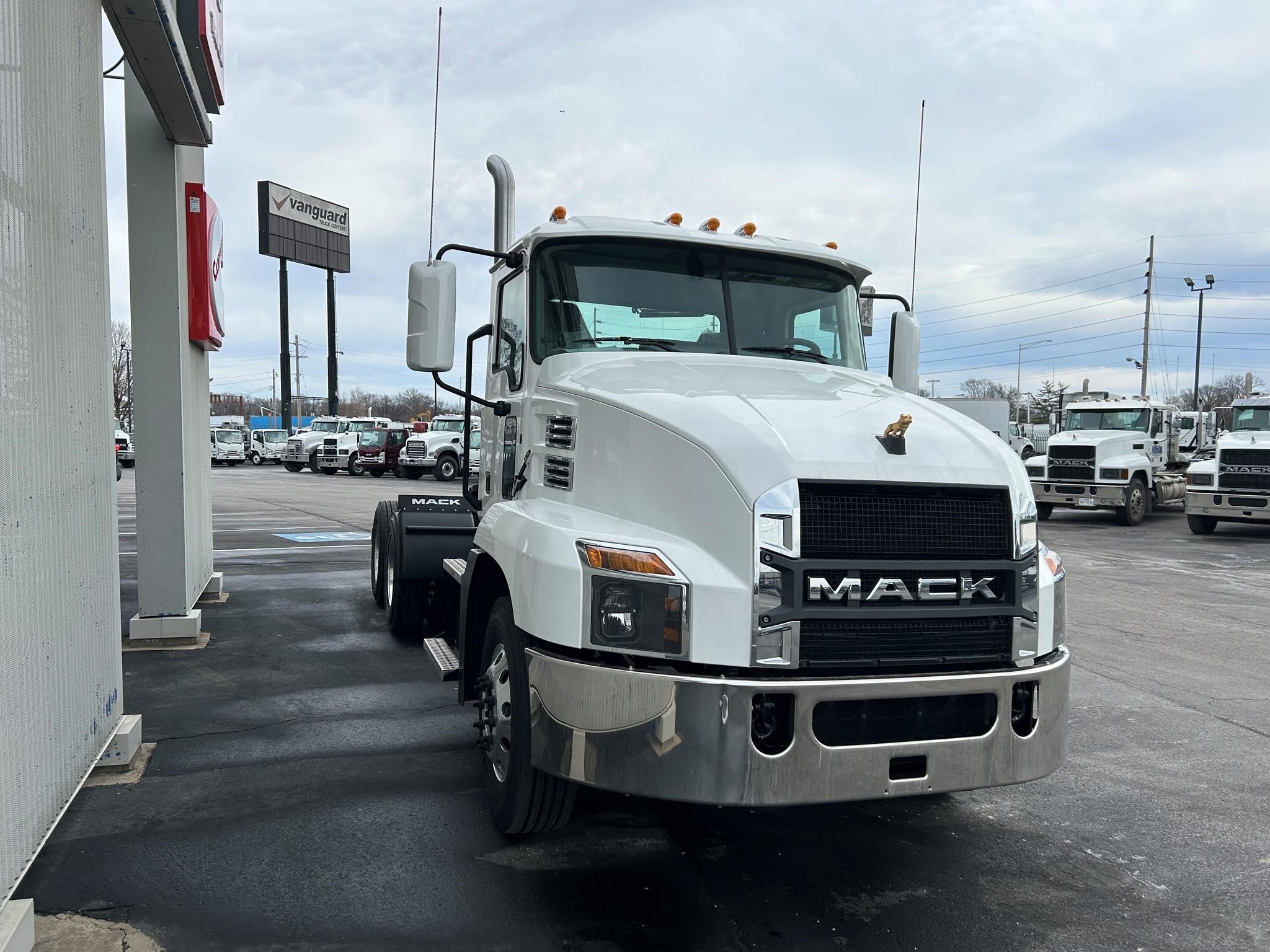 2025 MACK ANTHEM 64T - image 3 of 6