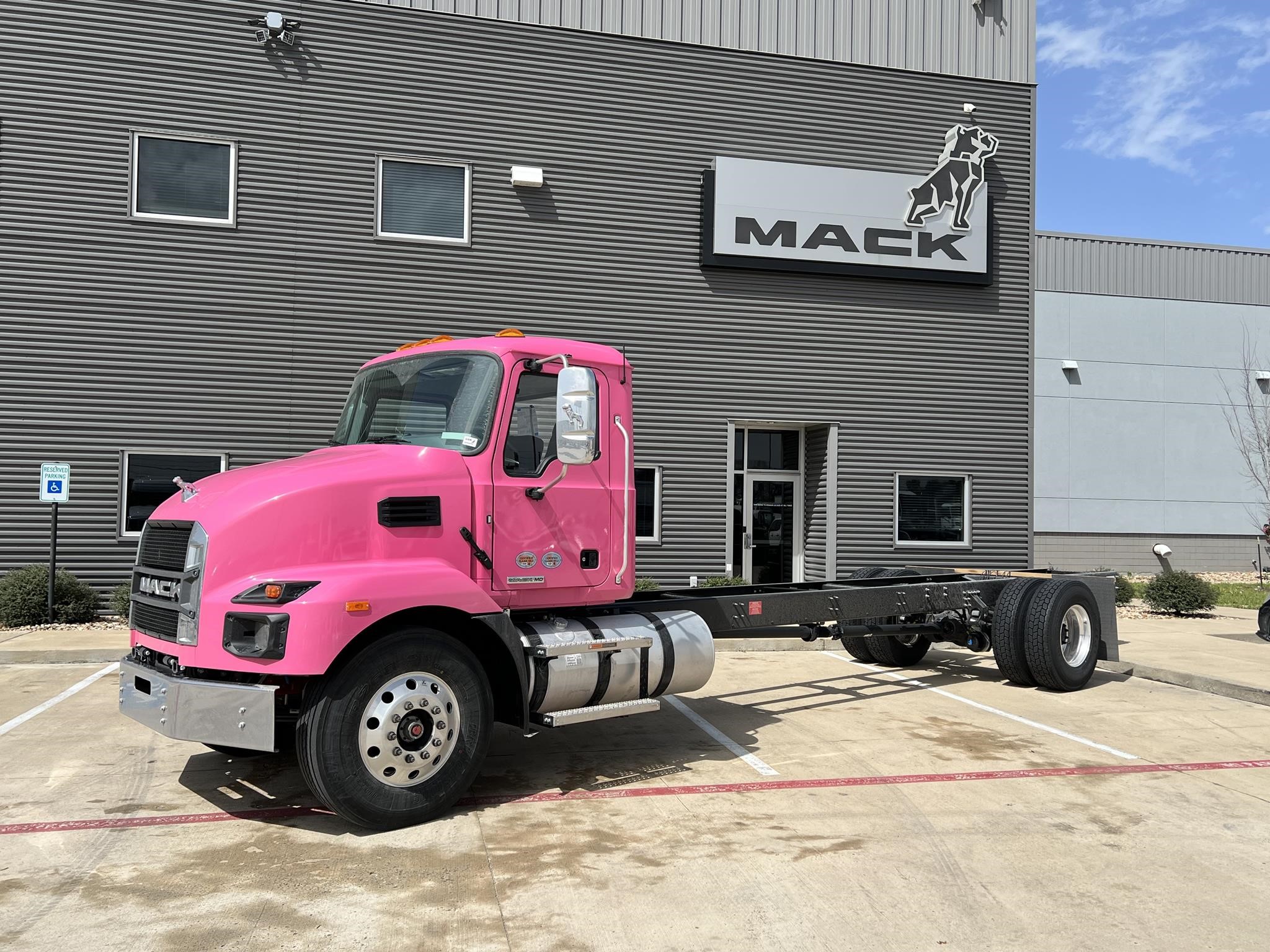 2026 MACK MD6 - image 1 of 6