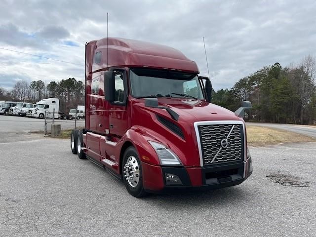 2020 VOLVO VNL64T670 - image 2 of 6