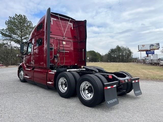 2020 VOLVO VNL64T670 - image 3 of 6