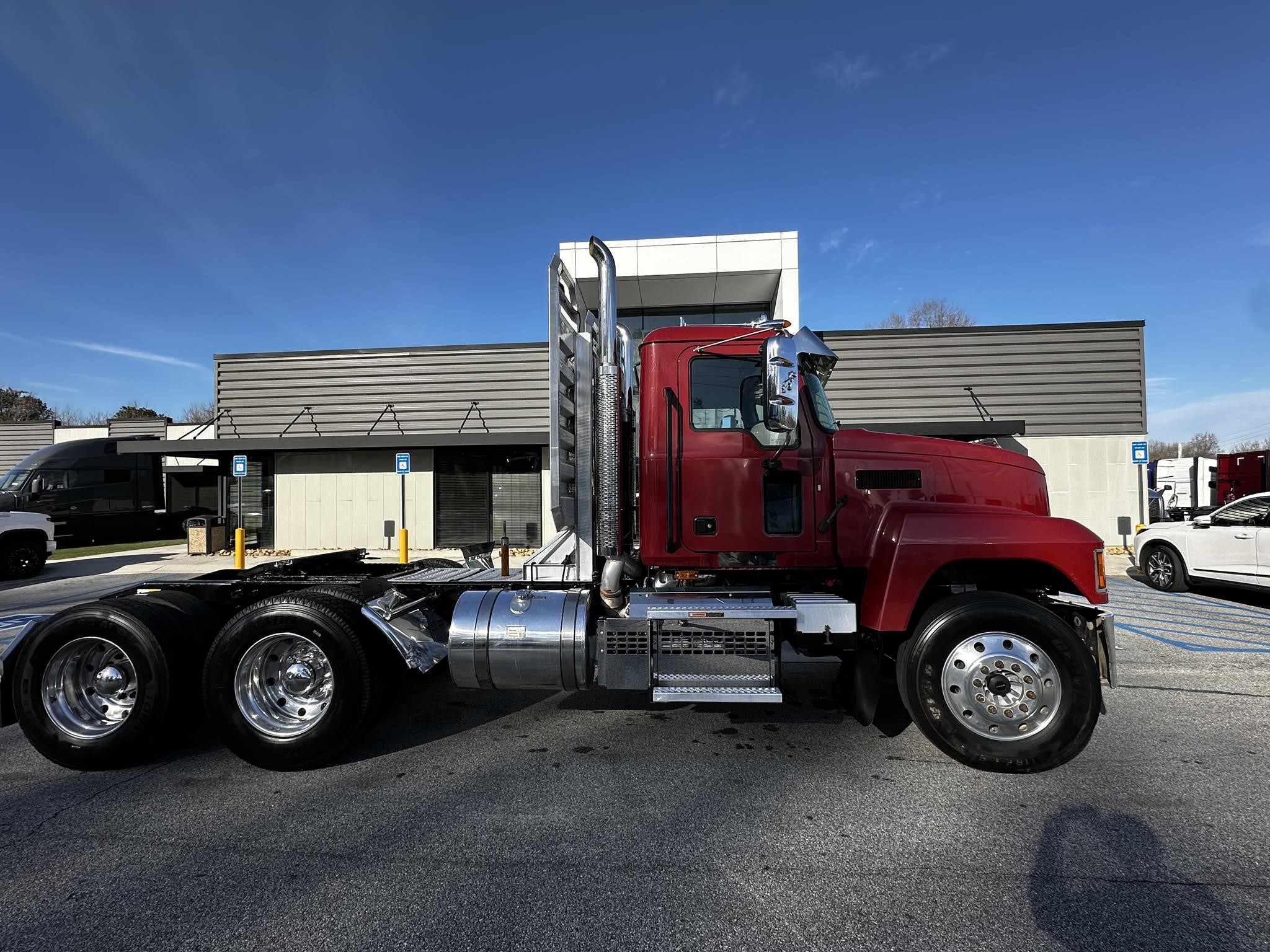 2023 MACK PINNACLE 64T - image 2 of 6