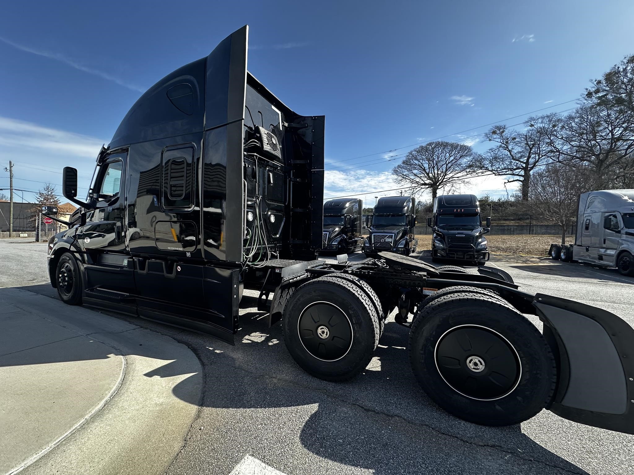 2023 FREIGHTLINER CASCADIA 126 - image 6 of 6