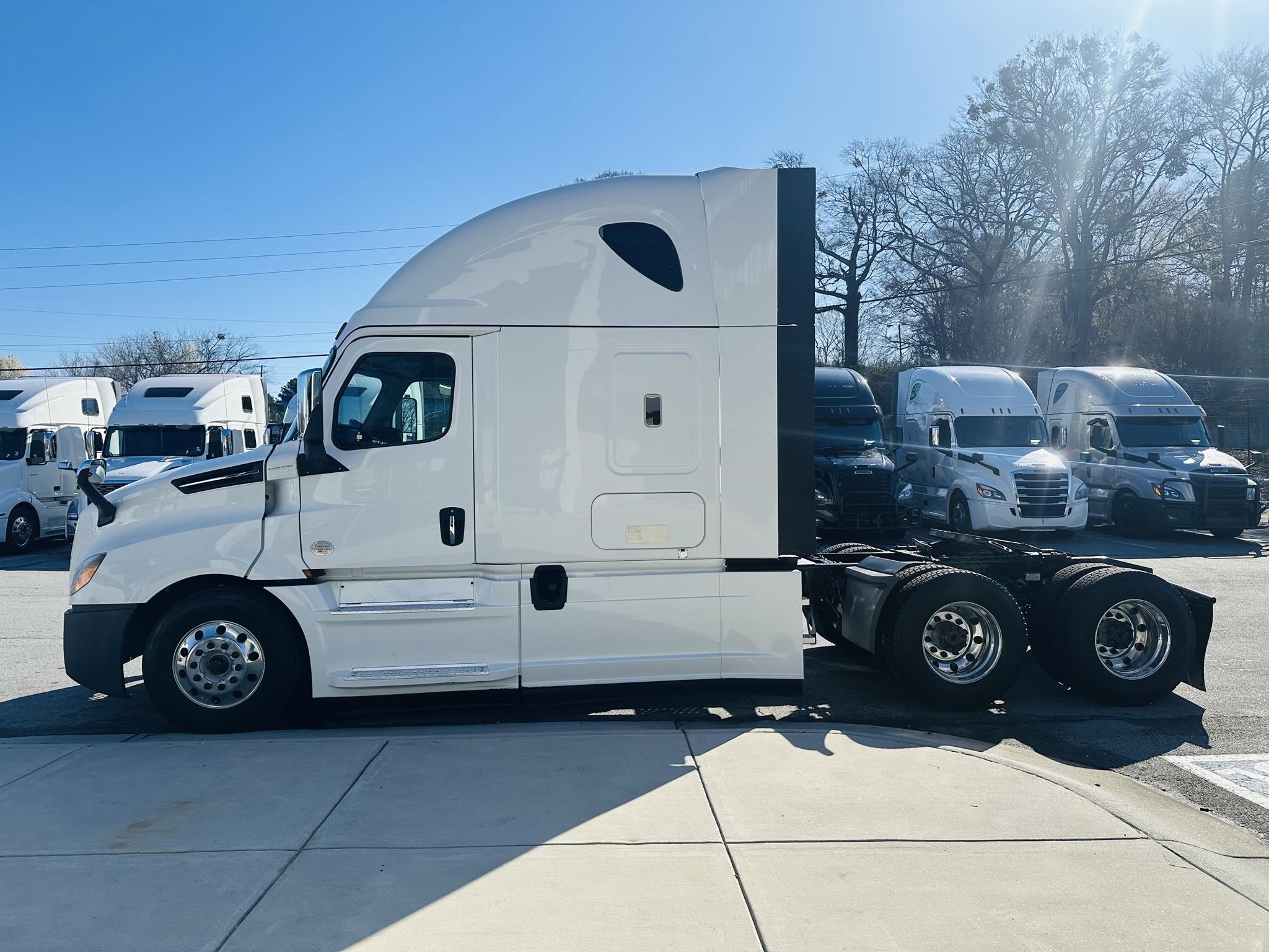 2020 FREIGHTLINER CASCADIA 126 - image 6 of 6