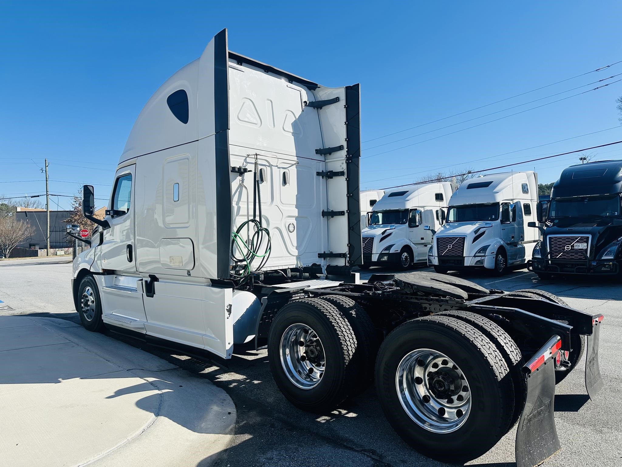 2020 FREIGHTLINER CASCADIA 126 - image 5 of 6